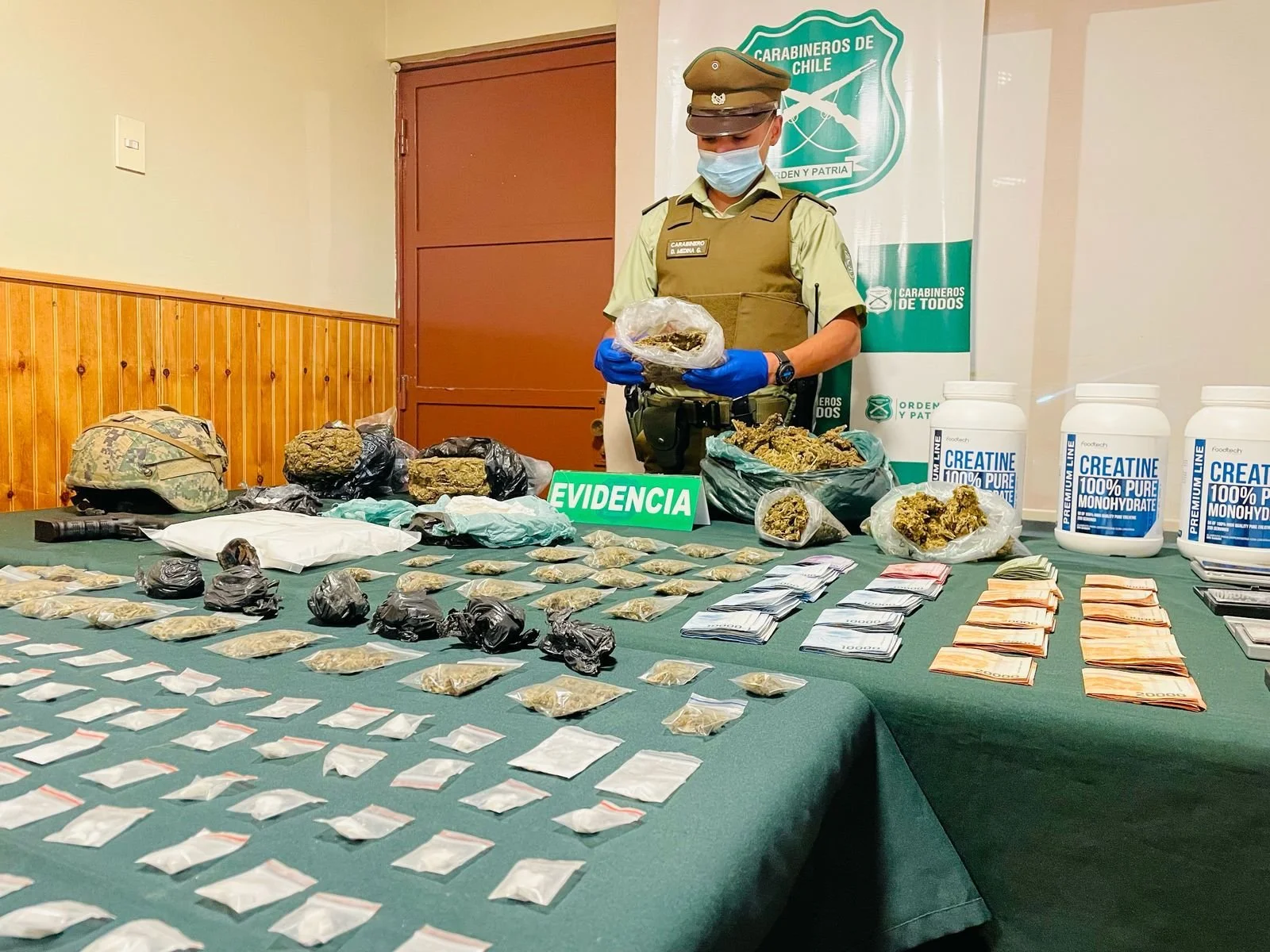 Carabineros del OS7 Ñuble detuvo a sujetos que abastecían y comercializaban droga por redes sociales