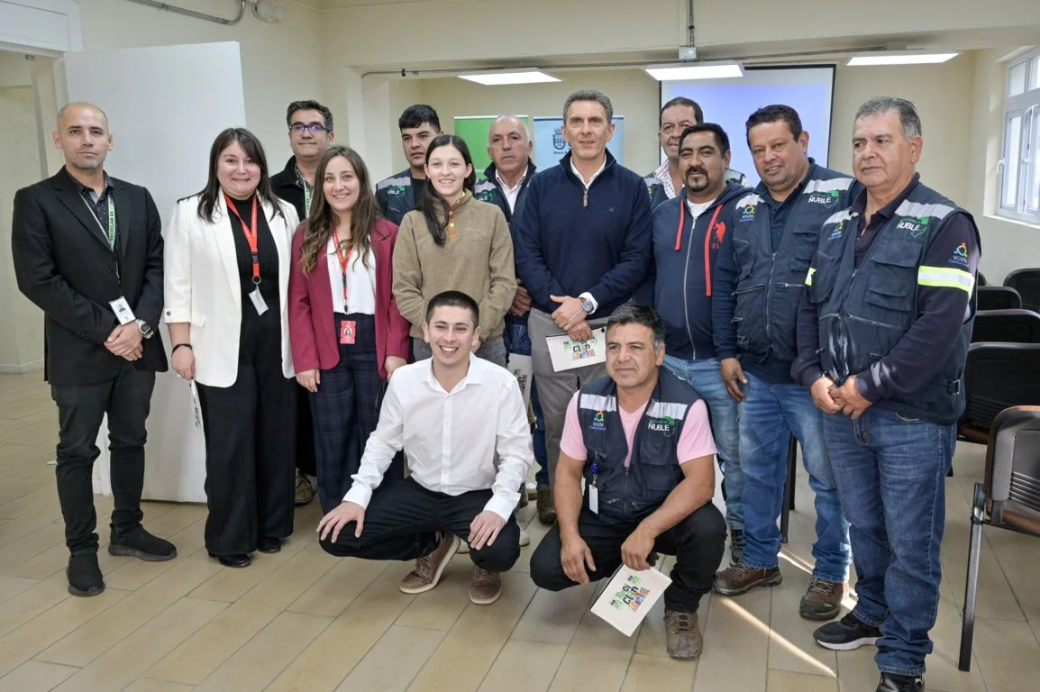 Municipio y Re Simple firman convenio que permitirá reciclar en más de 30 mil hogares de Chillán