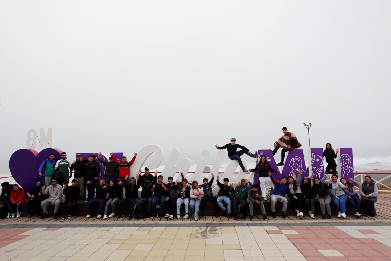 Estudiantes de Ñuble inician Programa Gira de Estudio de Sernatur con viajes a Pichilemu y Pucón