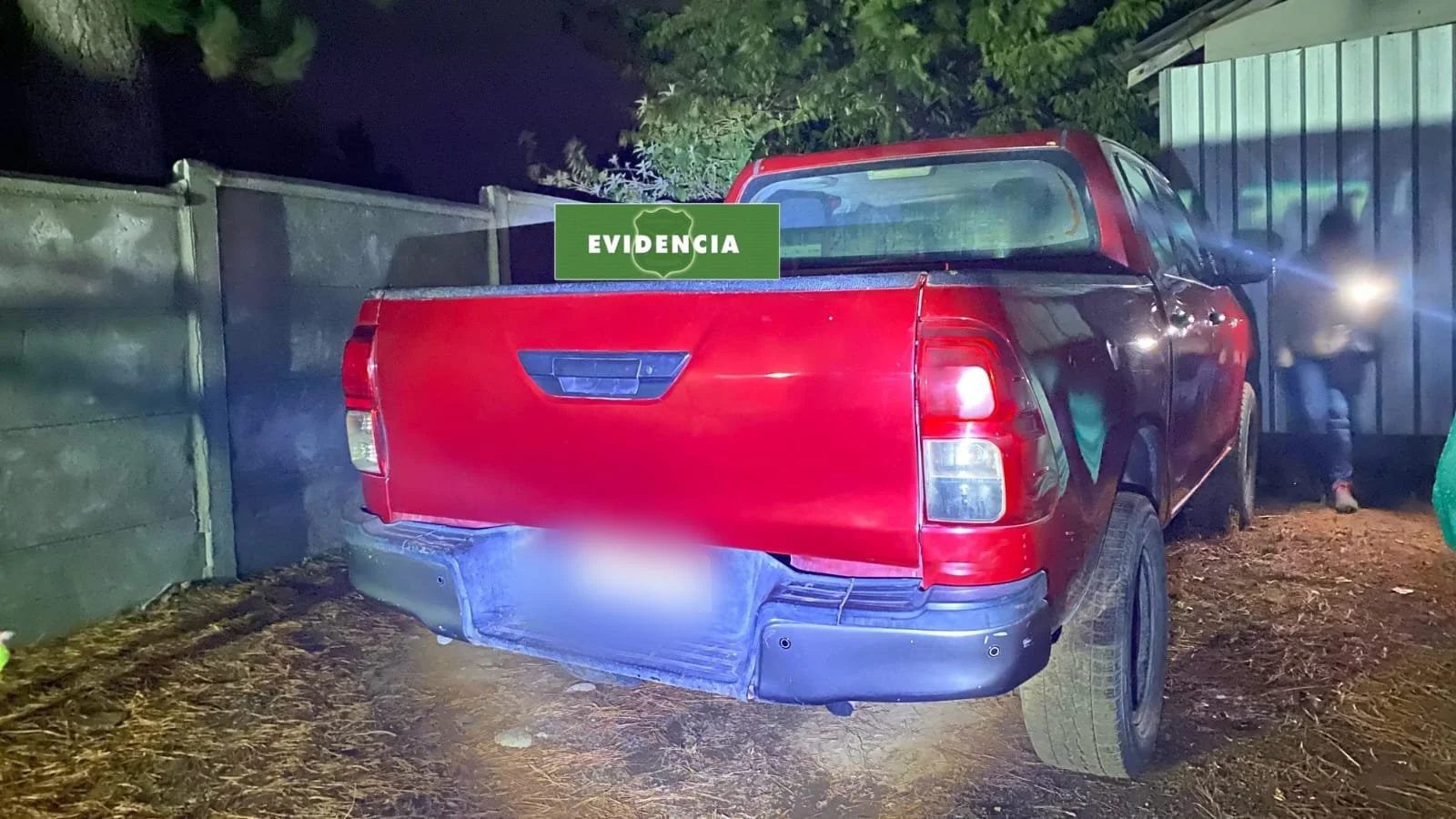 Chocaron con pandereta en su escape: Carabineros detuvo anoche a sujetos que evadieron control vehicular