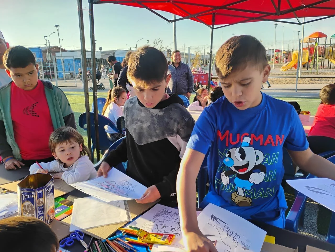 Casa Gonzalo Rojas “le quitó el celular” a cerca de 50 niños en Lomas de Oriente