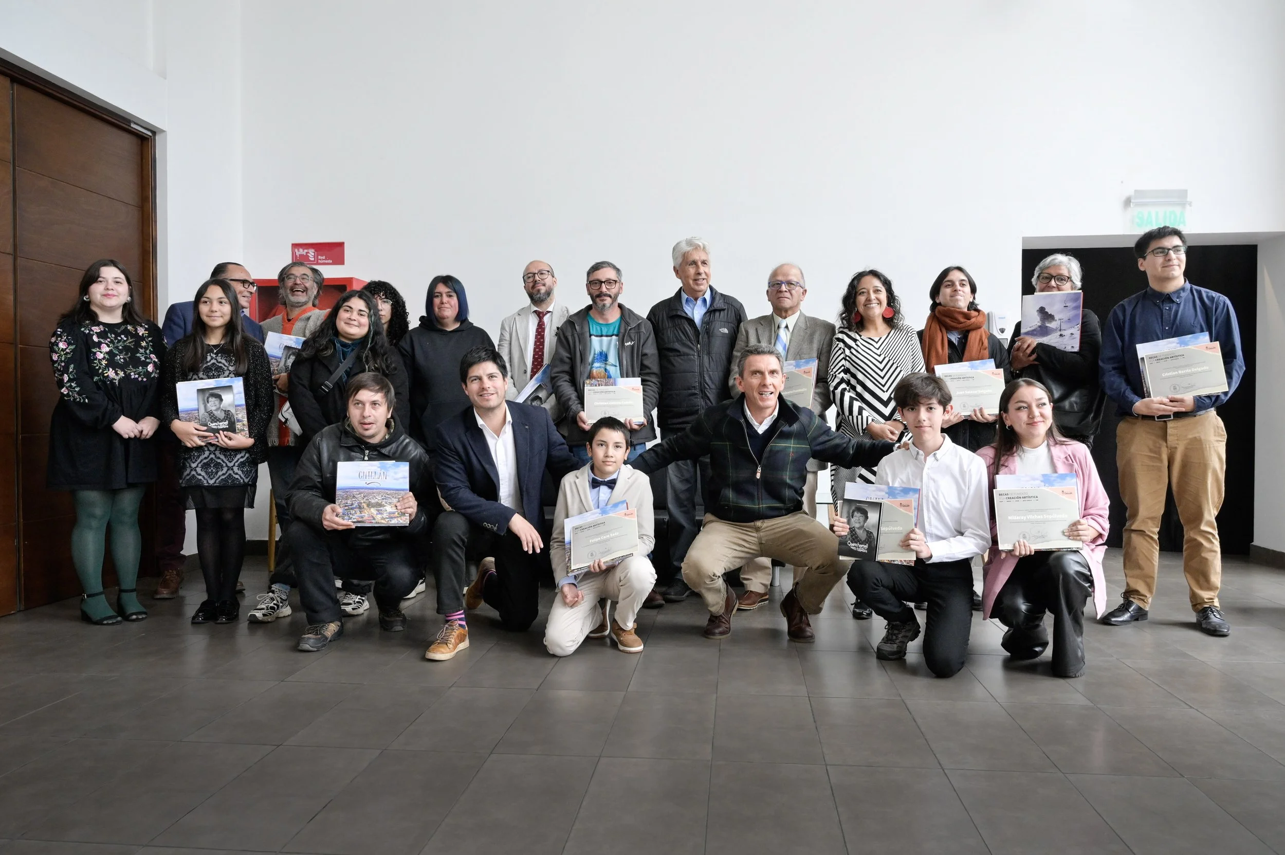 Municipalidad de Chillán entrega 16 becas de Fomento al Desarrollo Artístico