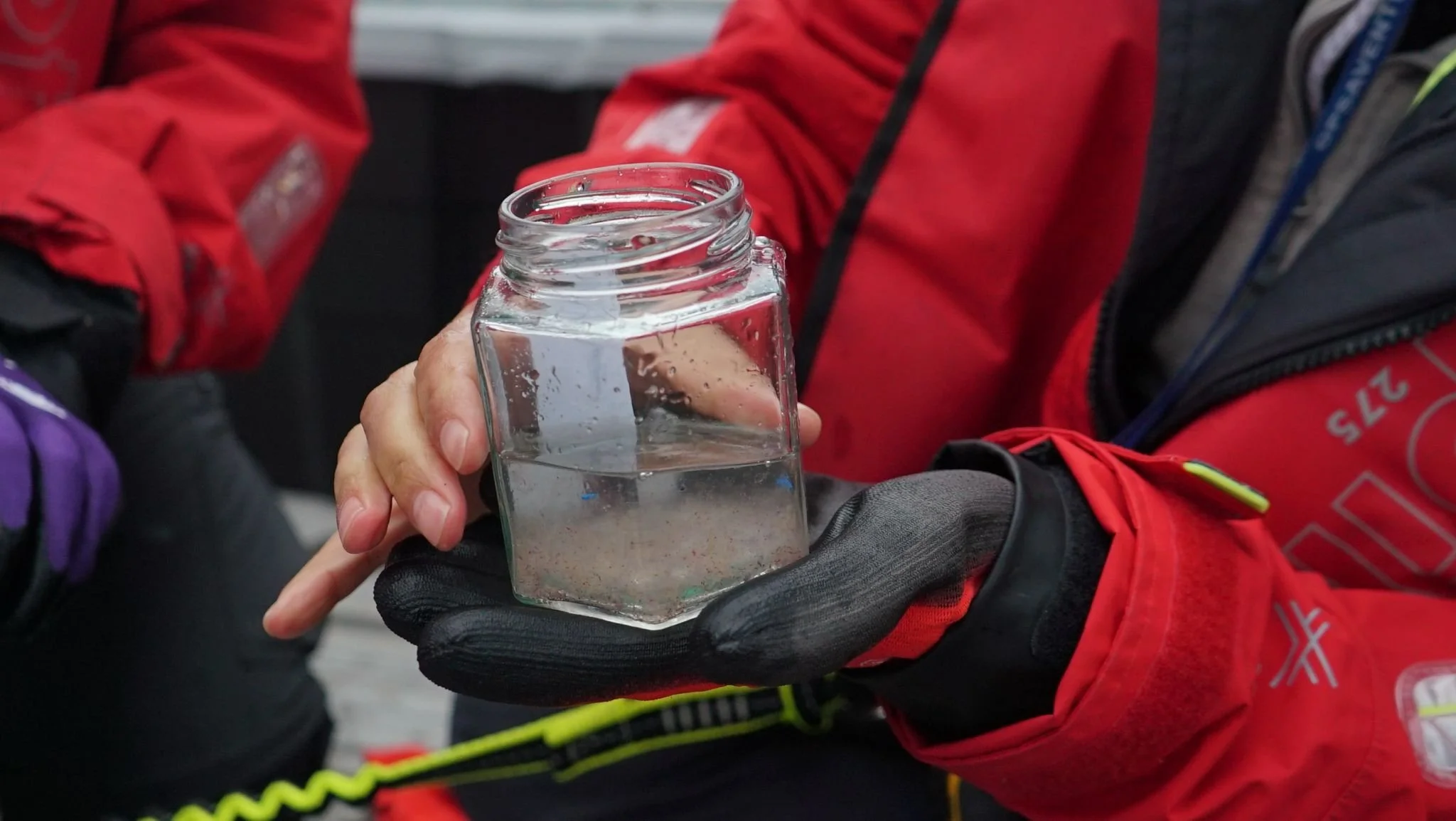 Tras la huella de los microplásticos:Expedición Centinela navega desde Talcahuano a Juan Fernández