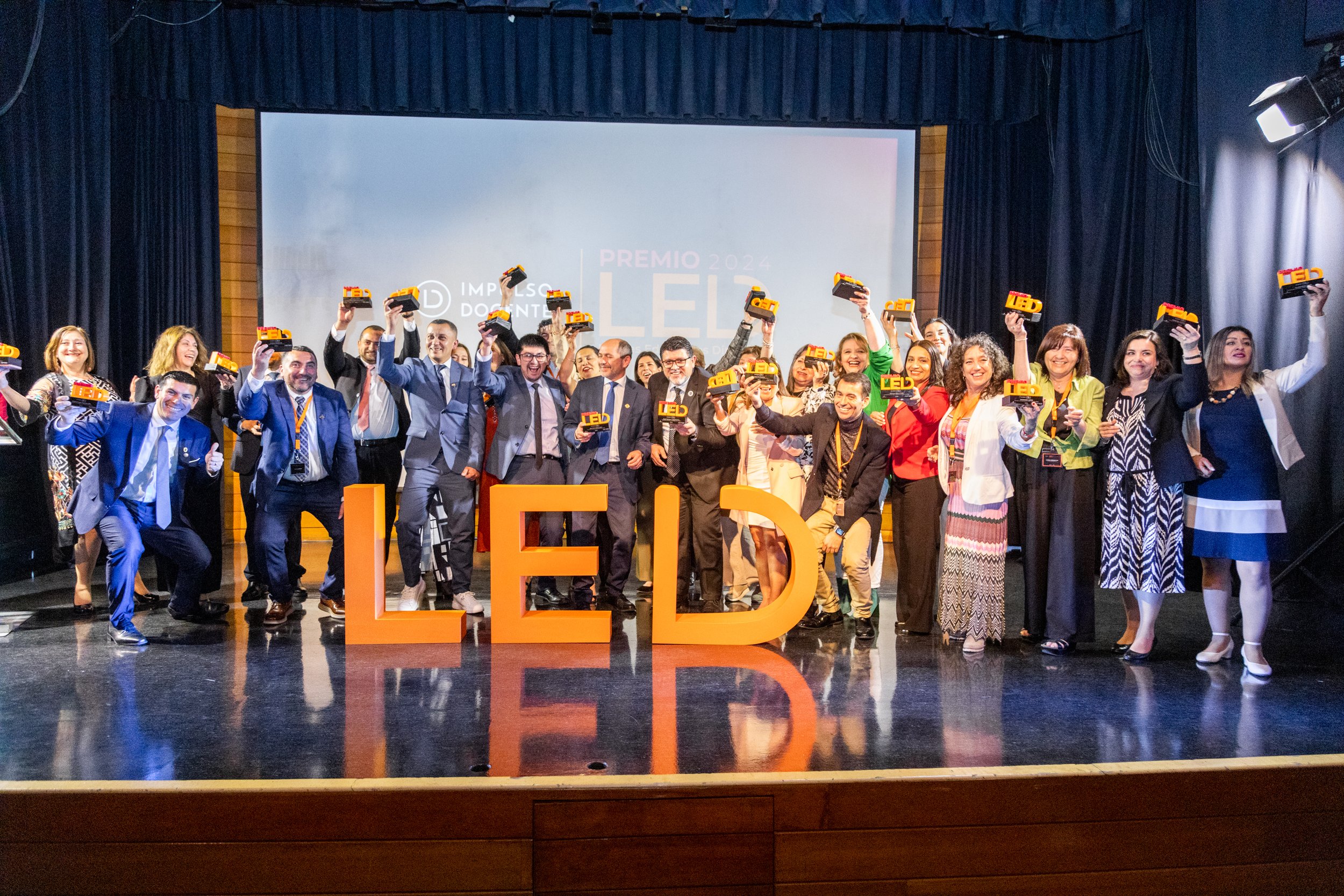 Premio LED 2025: Llaman a postular a destacados directores de colegios y jardines infantiles de Ñuble