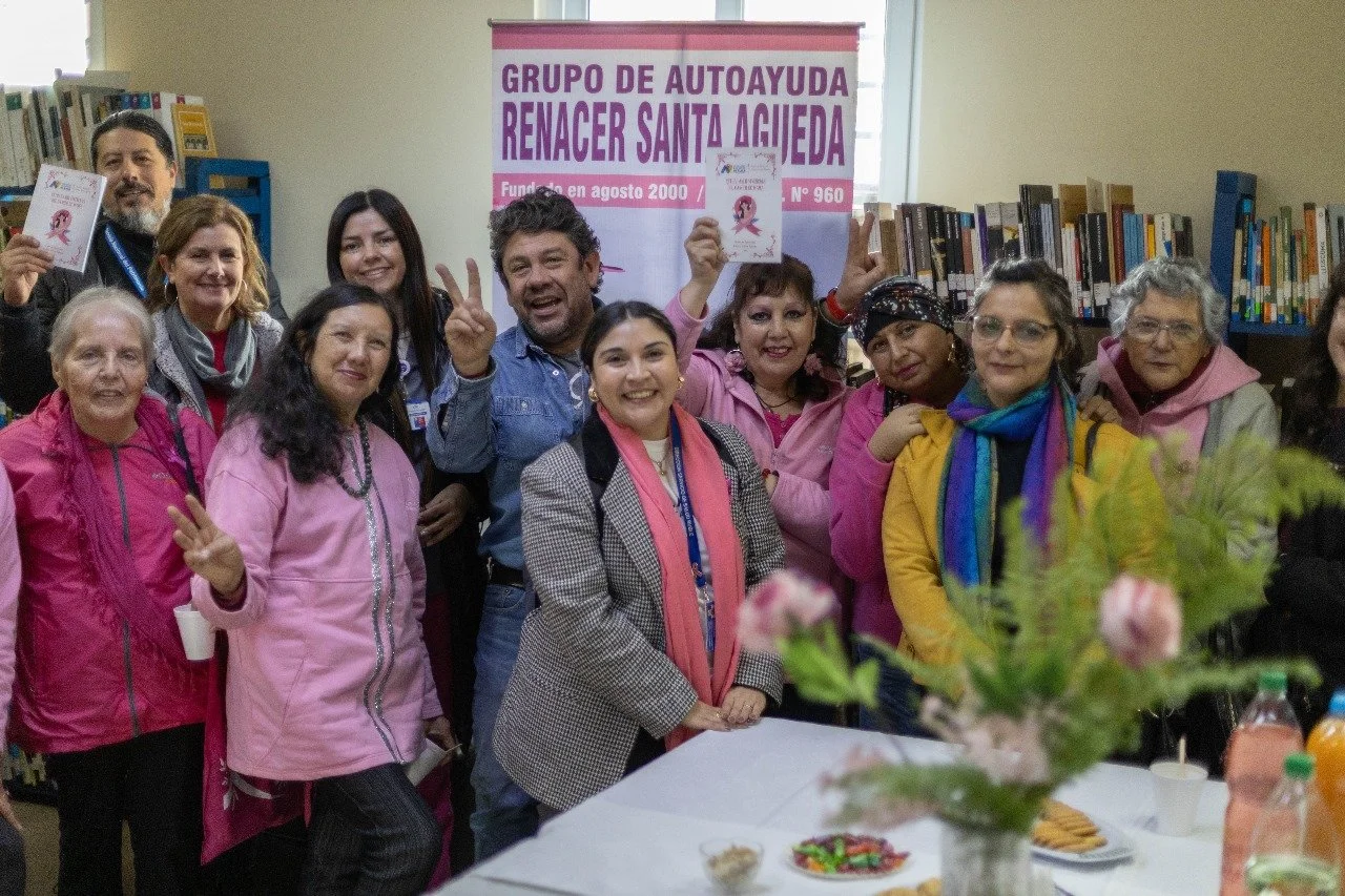 Libro sobre vivencias del cáncer de mamas emociona en Biblioteca Arturo Matte&nbsp;