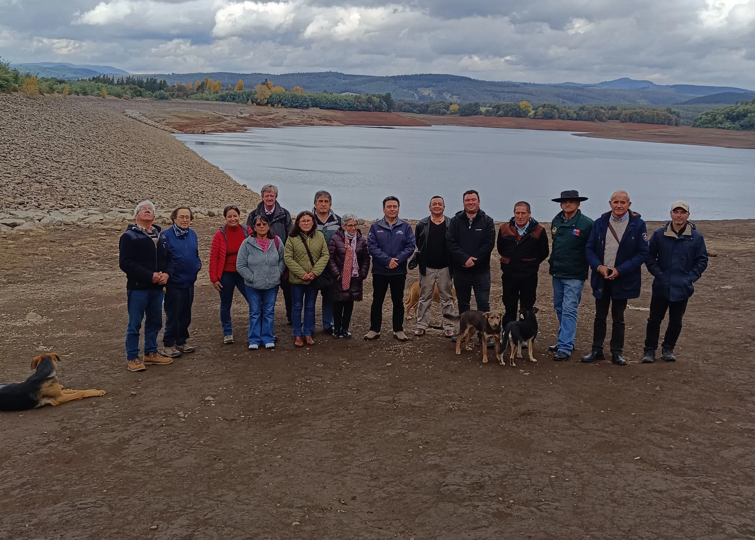 Regantes conocen en terreno la gestión de aguas del embalse Coihueco en gira técnica clave para el futuro canal San Fabián