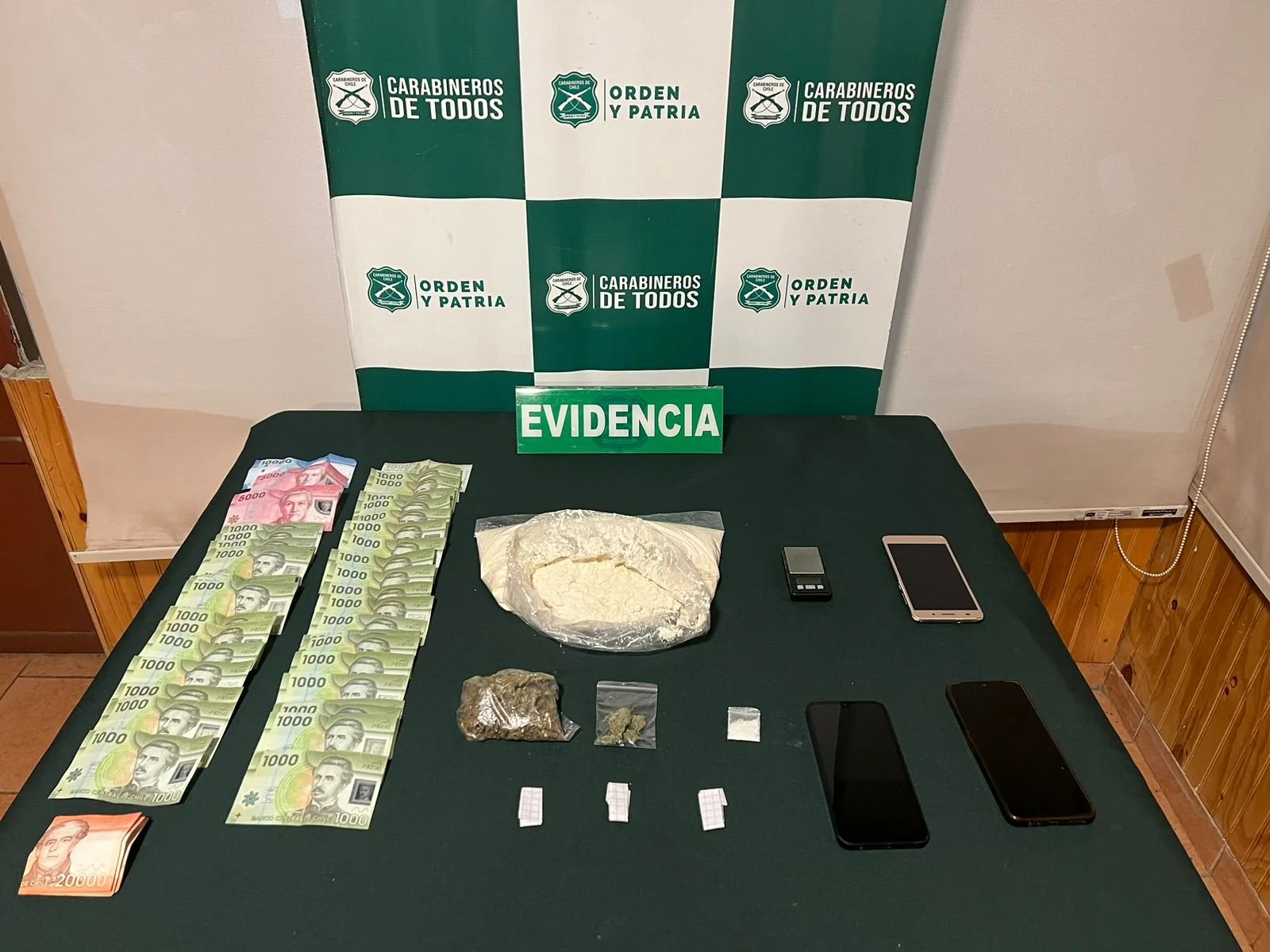 Hay 4 detenidos: Carabineros del OS7 Ñuble desbarató punto de venta de droga ubicado cercano a un jardín infantil en Chillán