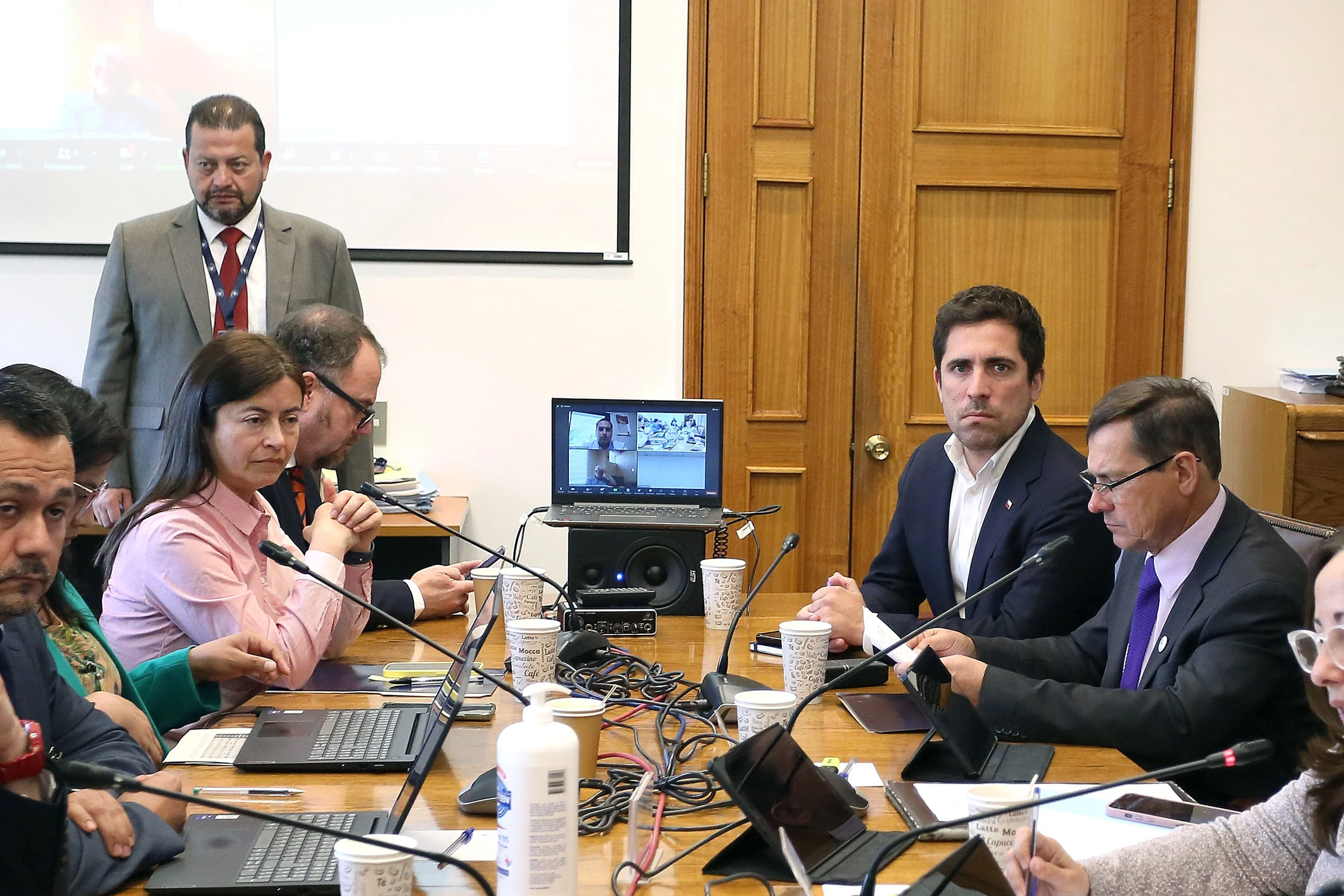 Diputados Martínez y Bravo acusan al Gobierno de querer revivir la “tómbola” pese a norma que prohíbe su aplicación en proceso de admisión escolar 2026