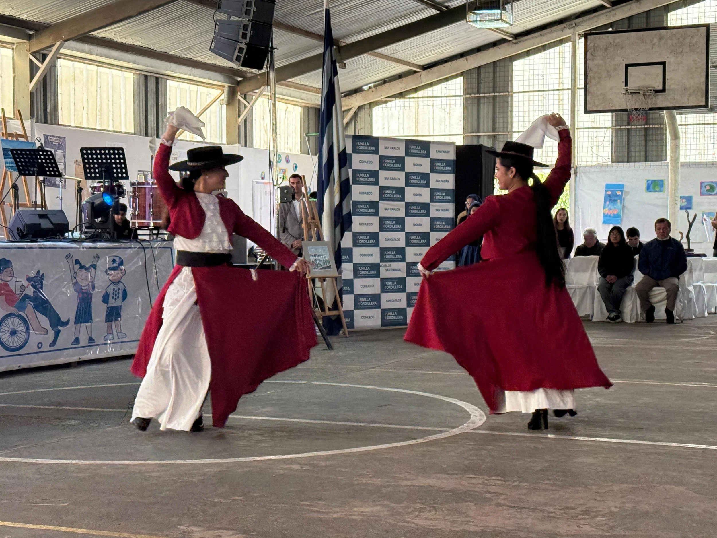 SLEP Punilla Cordillera celebró Día de la Educación Artística con canto y baile en Ñiquén