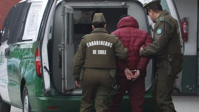 Tres chilenos deportados desde EE.UU. quedaron detenidos al llegar a Chile