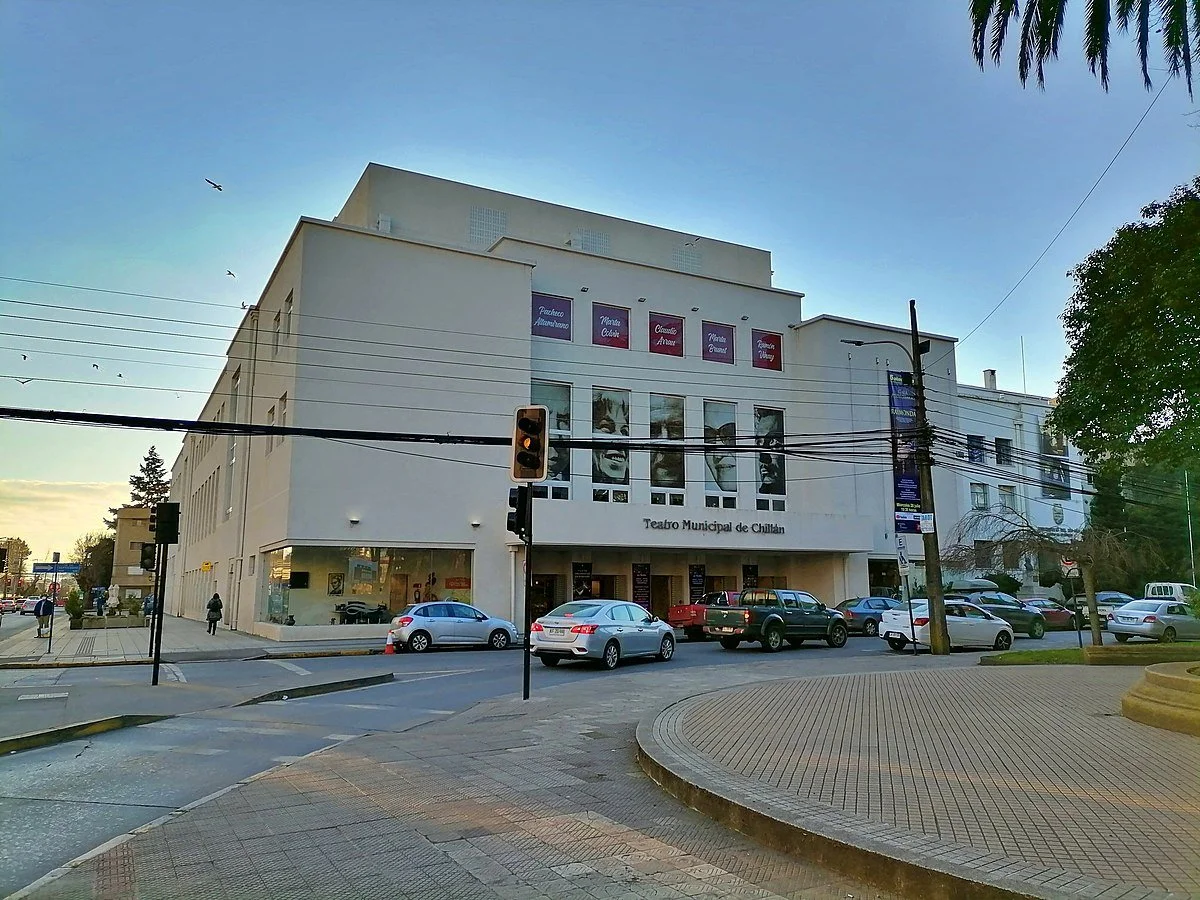 La obra DEVELAR llega a Chillán para cerrar con broche de oro el Mes del Teatro&nbsp;