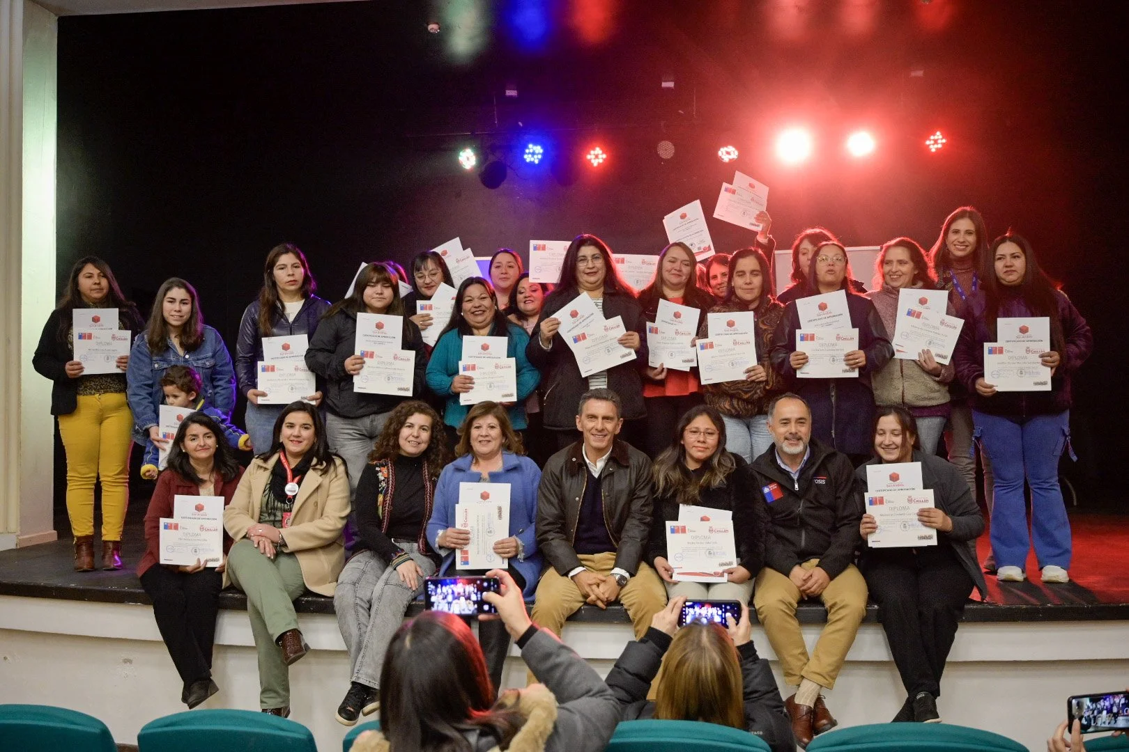 Municipalidad y FOSIS certifican a 27 chillanejas del Programa Familias, Seguridades y Oportunidades