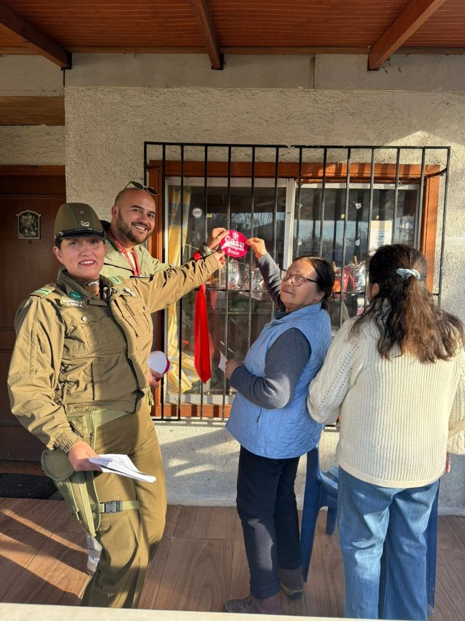 Municipalidad y Carabineros capacitan a vecinos para tener barrios más seguros