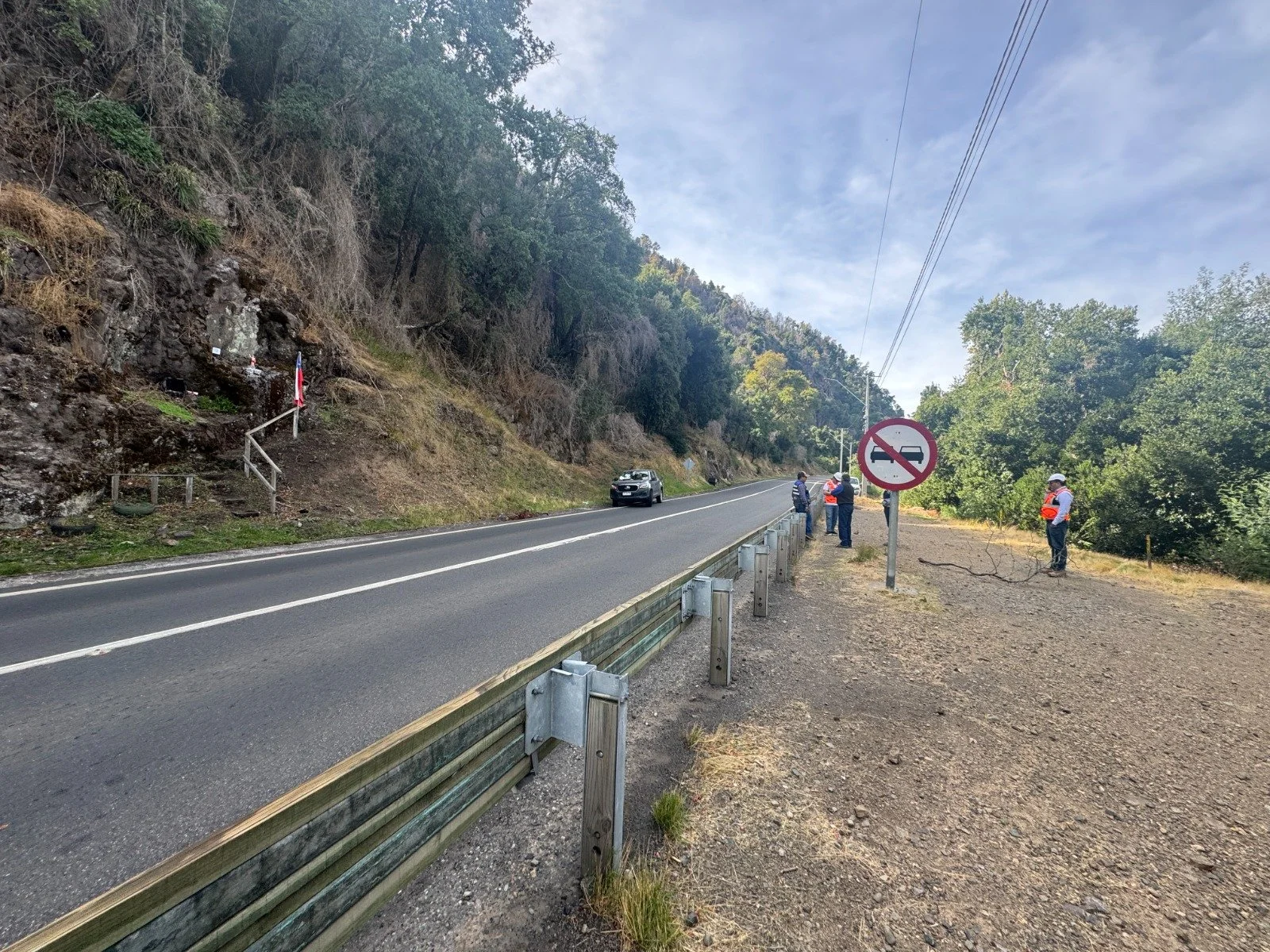 MOP ÑUBLE INICIA INSTALACIÓN DE MALLAS DE PROTECCIÓN PARA EVITAR CAÍDA DE ROCAS EN RUTA HACIA SAN FABIÁN