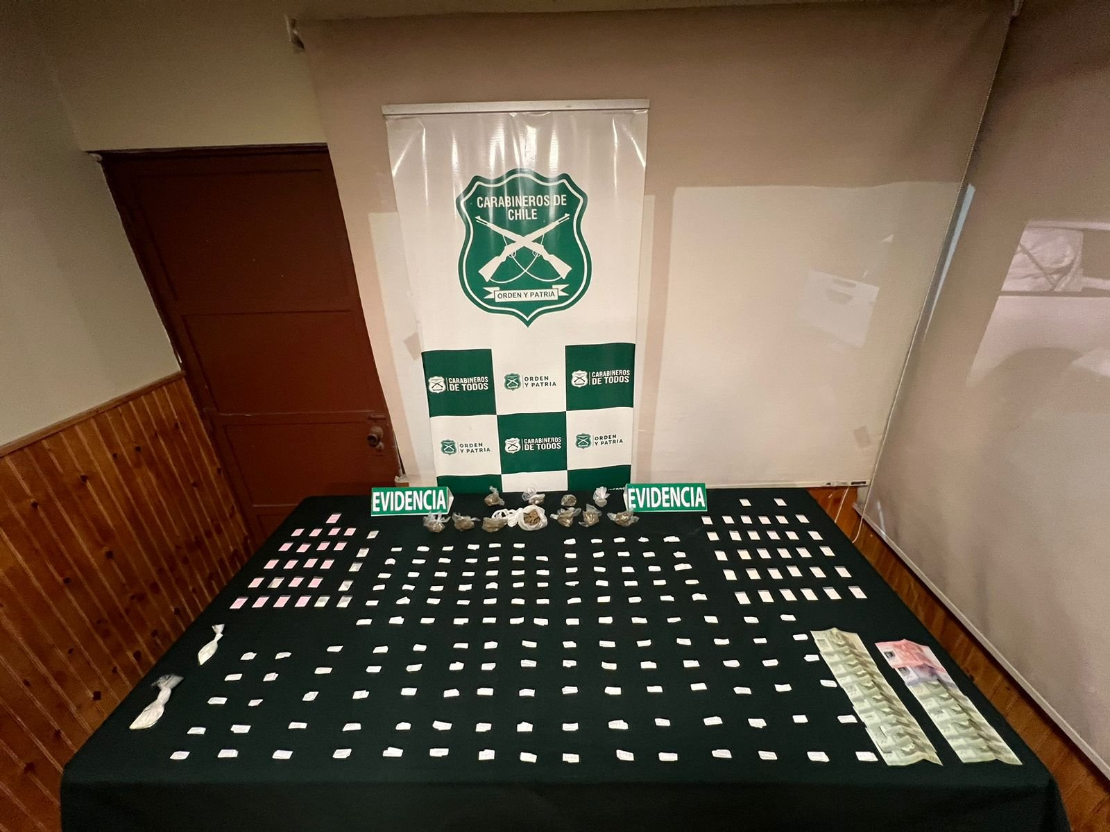 Carabineros del O.S.7 Ñuble desbarató un punto de venta de drogas y detuvo a 3 personas por Tráfico de Drogas en Chillán