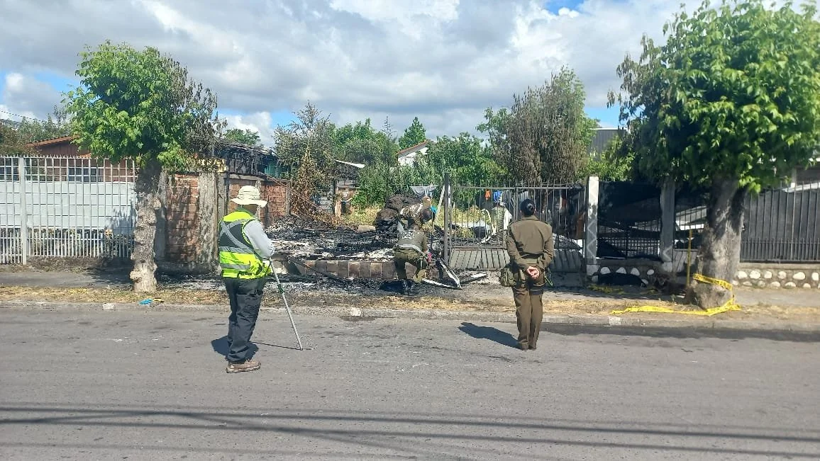 Incendio de madrugada destruye vivienda en el centro de Quillón