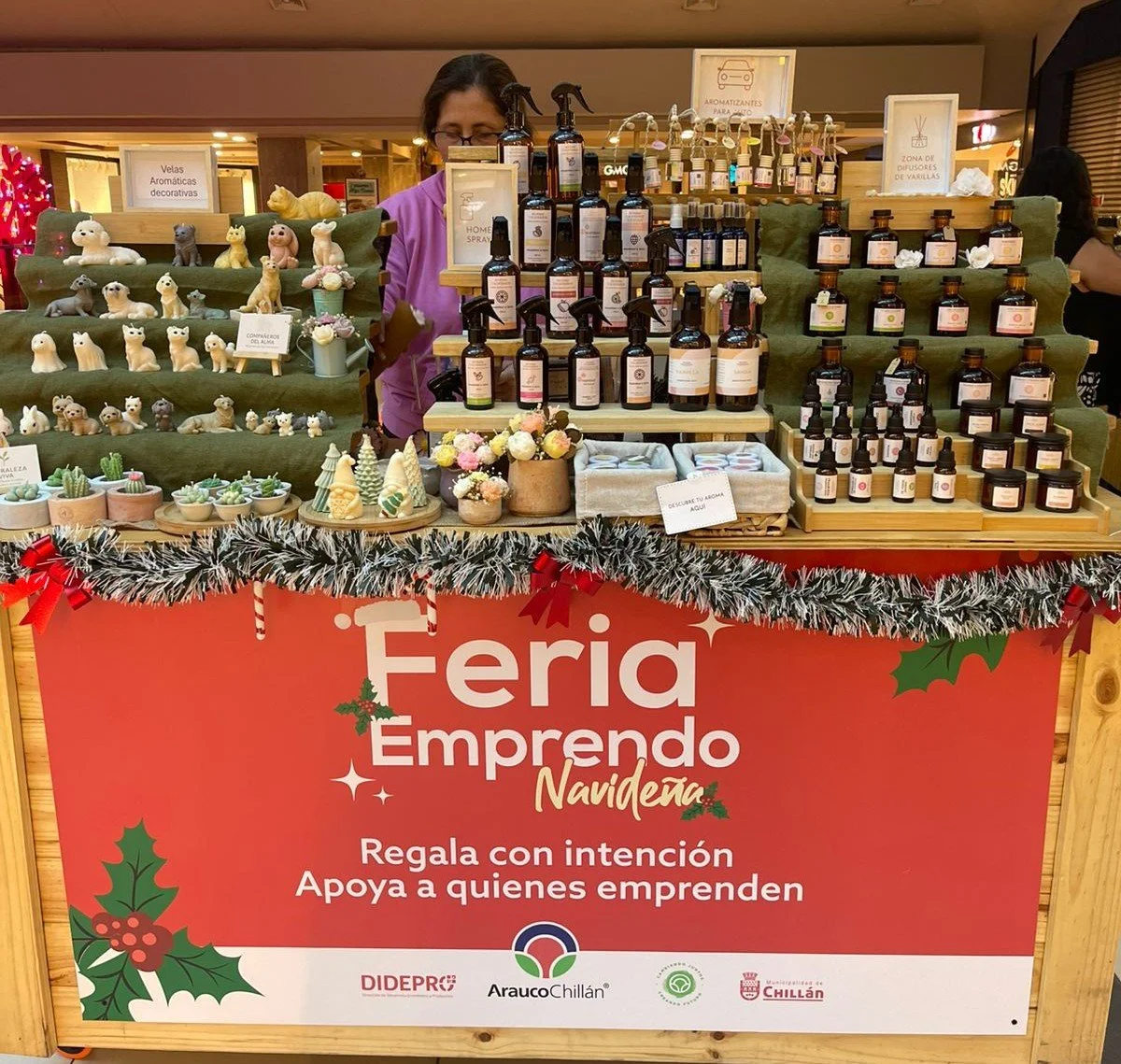 Feria Emprendo Navideña llena de magia el Mall Arauco Chillán