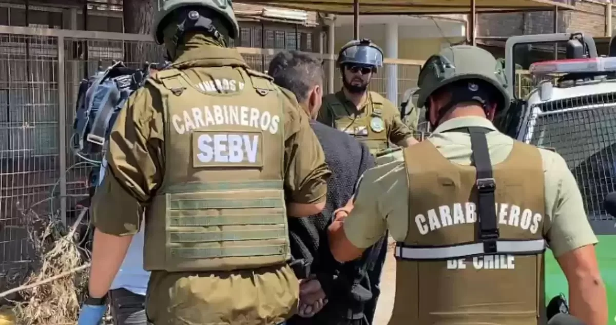 Desarticulan banda dedicada al robo de vehículos en Valparaíso: ocho de los detenidos eran carabineros en servicio activo