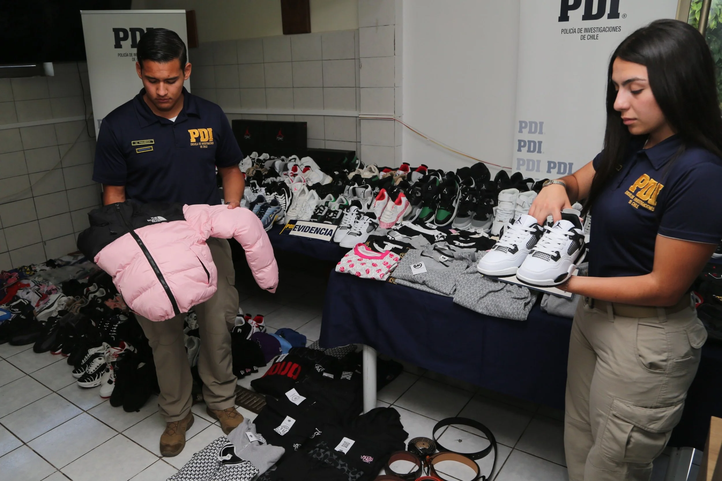 Infracción a la ley de propiedad industrial: PDI&nbsp;incauta en ropa falsificada avaluada en $15 millones&nbsp;