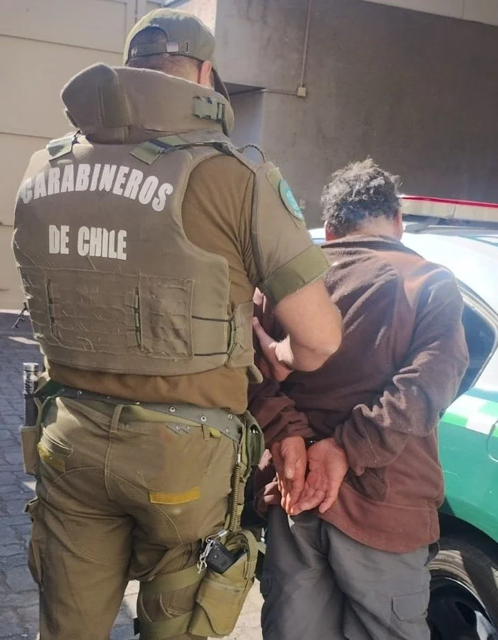 Carabineros detienen a sujeto por quema de basura que provocó incendio en Villa Los Naranjos