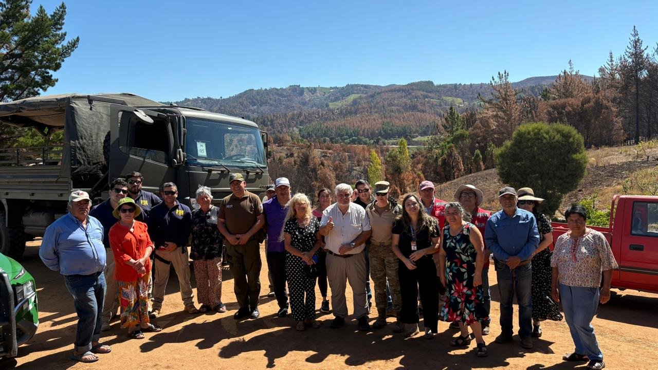 2,5 toneladas de alimento para aves llegan a productores afectados por incendios en Ñuble