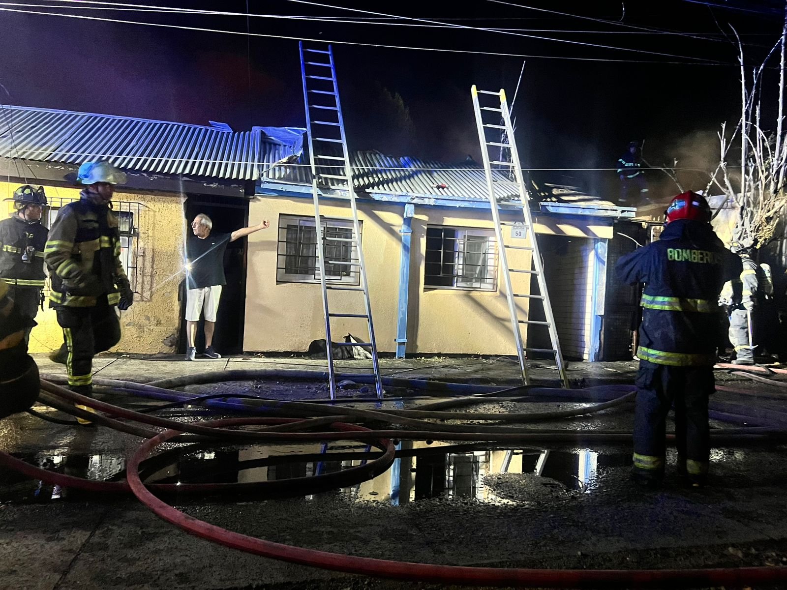 Incendio estructural en Chillán dejó una mujer fallecida y tres viviendas destruidas