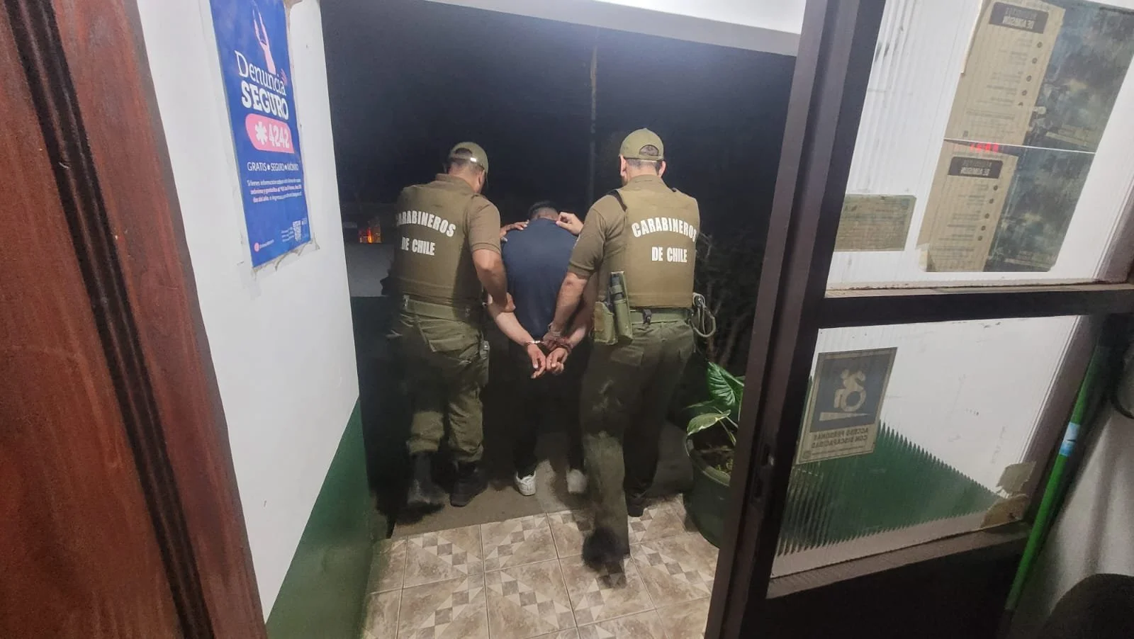 Carabineros detuvo a 2 sujetos por robo con violencia en San Ignacio