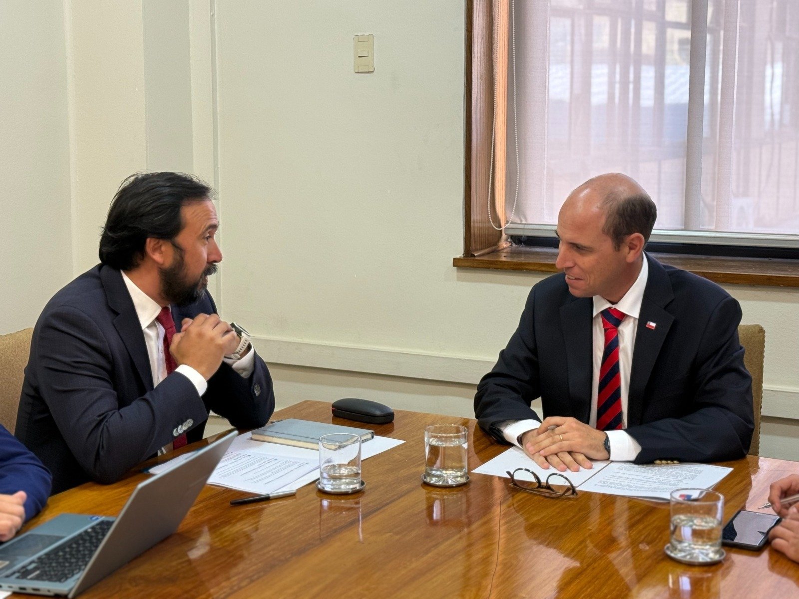 Gobernador Crisóstomo solicita al MOP definiciones ante proyectos clave para Ñuble: Aeropuerto, Paso internacional y Puente Itata&nbsp;