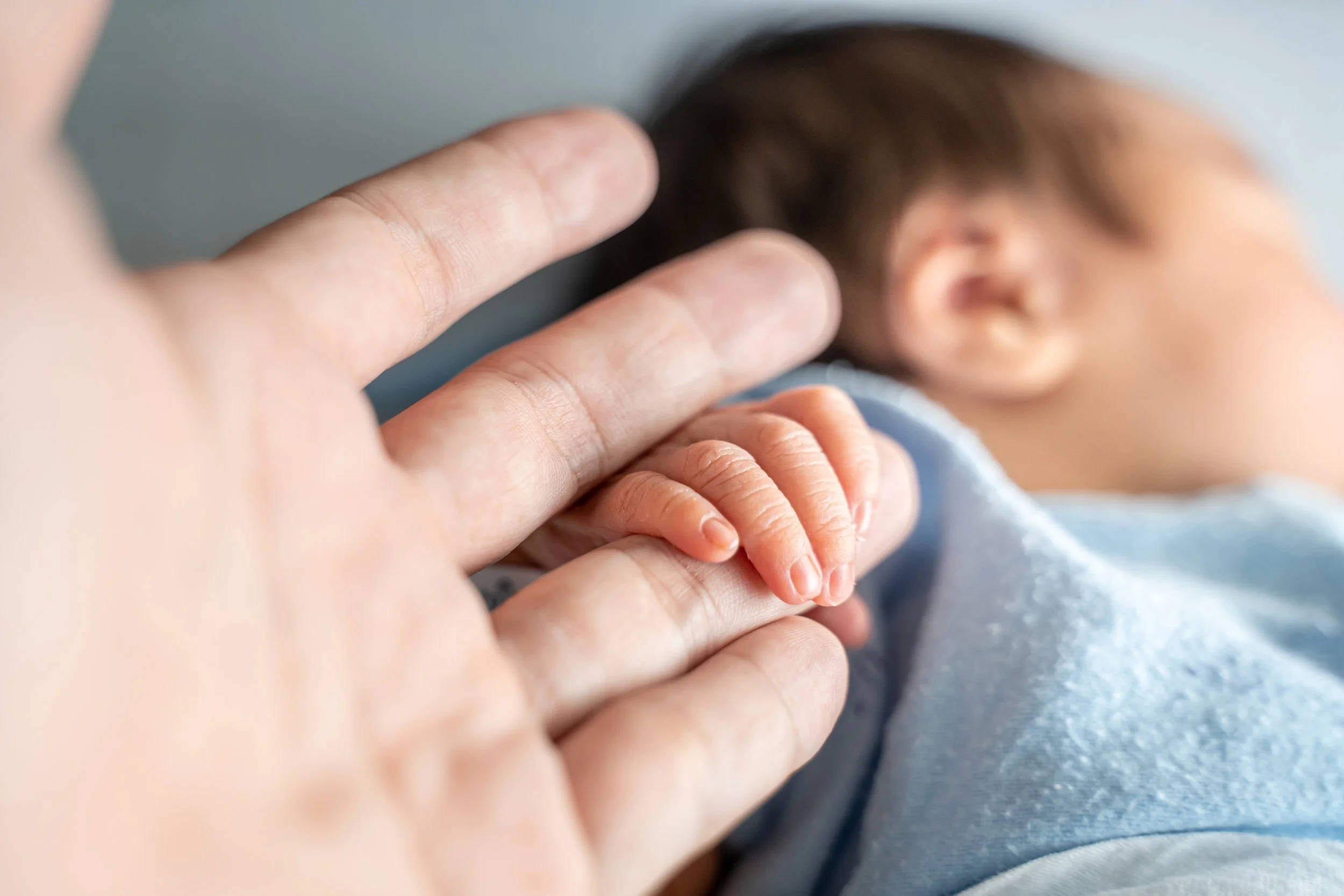 Impactante caso en Chillán: abuelo provoca síndrome del niño sacudido a su nieto de 3 meses y es formalizado por parricidio frustrado