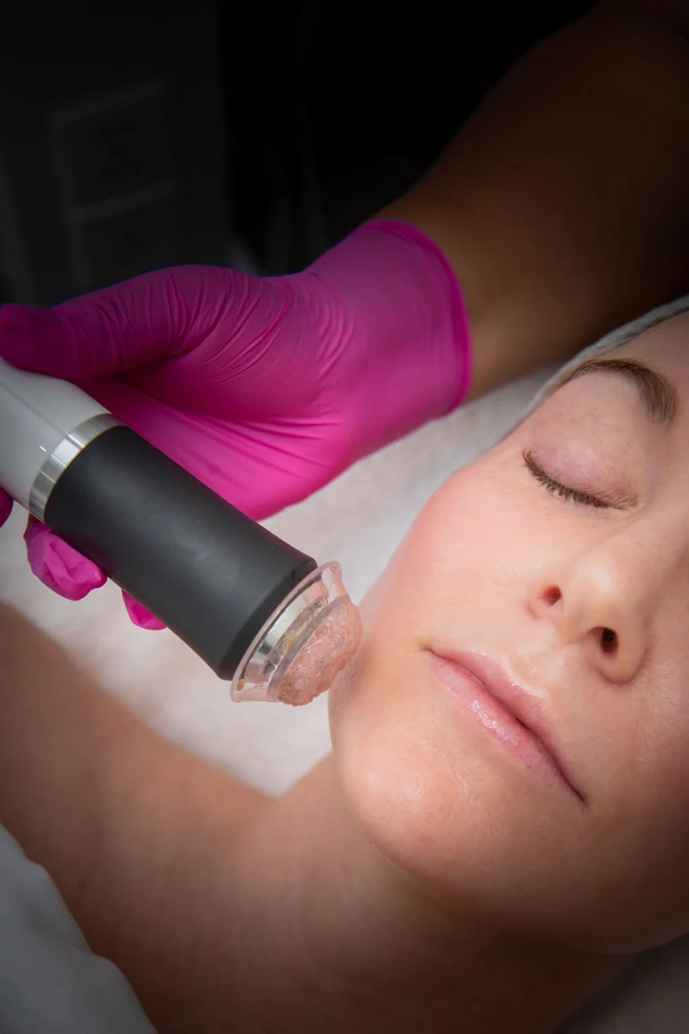 Geneo Glo2Facial device