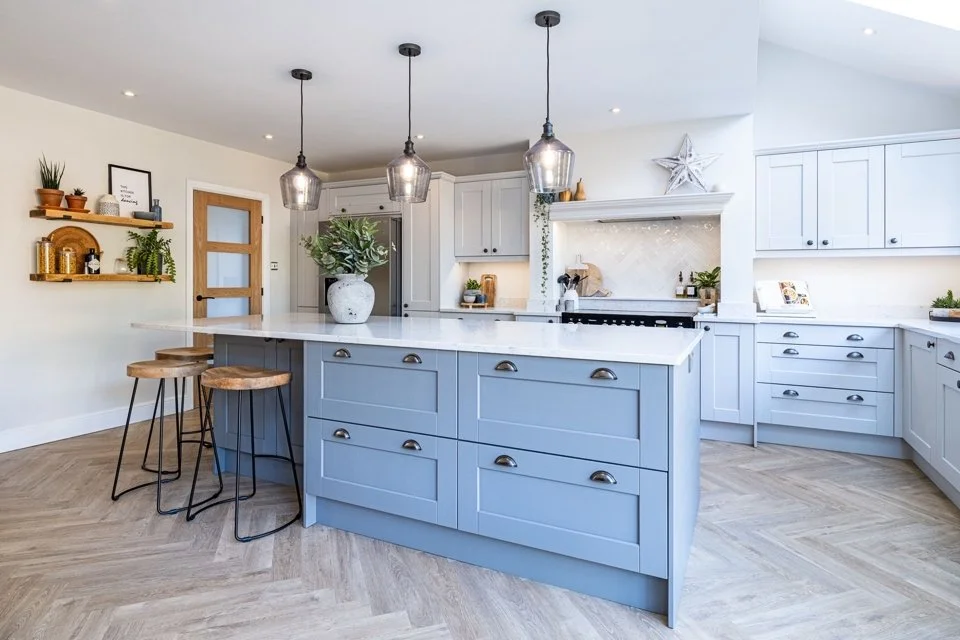 white stone worktop and splashback