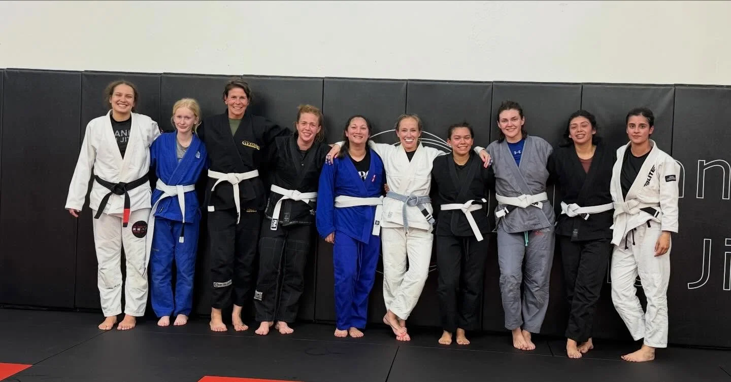 Women&rsquo;s only class today 4-5pm come join us 🙏🎉🌹

#jiujitsu #grappling #womens
