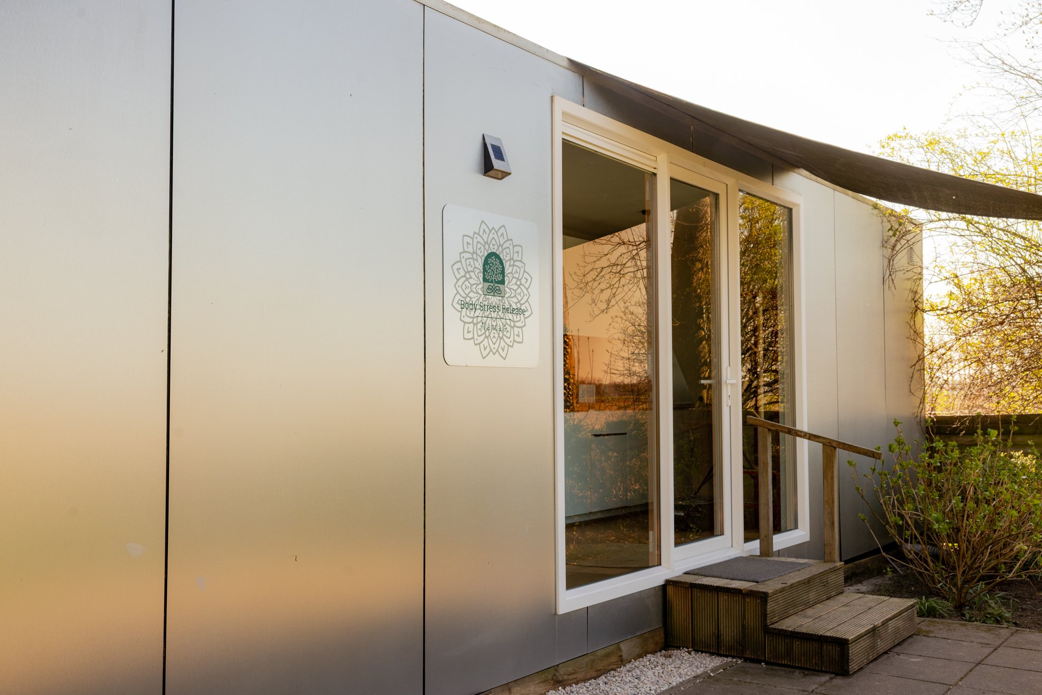 Body Stress Release praktijkruimte van BSR Mandala in een Tiny House in Tollebeek, nabij Emmeloord