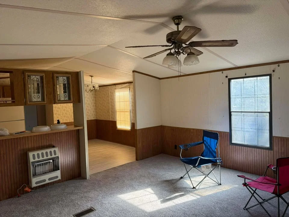 small trailer with 3 bedrooms and and 2 baths and move-in ready and perfect for investment or a starter family or downsizing and located on 1.77 acres