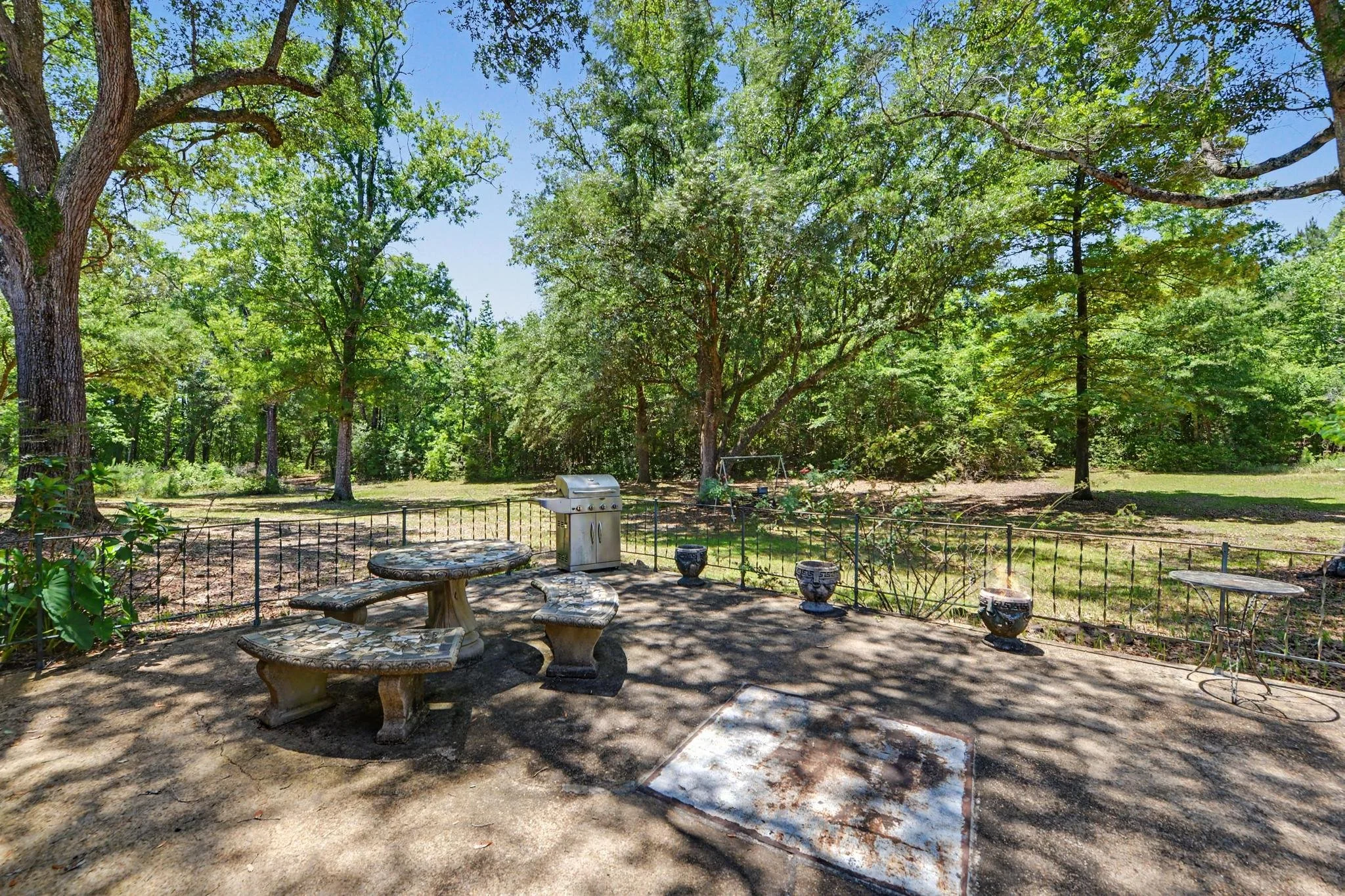 small brick home with 4 bedrooms and 2 baths on 5 acres in lucedale ms right outside Lucedale city limits located in george county mississippi