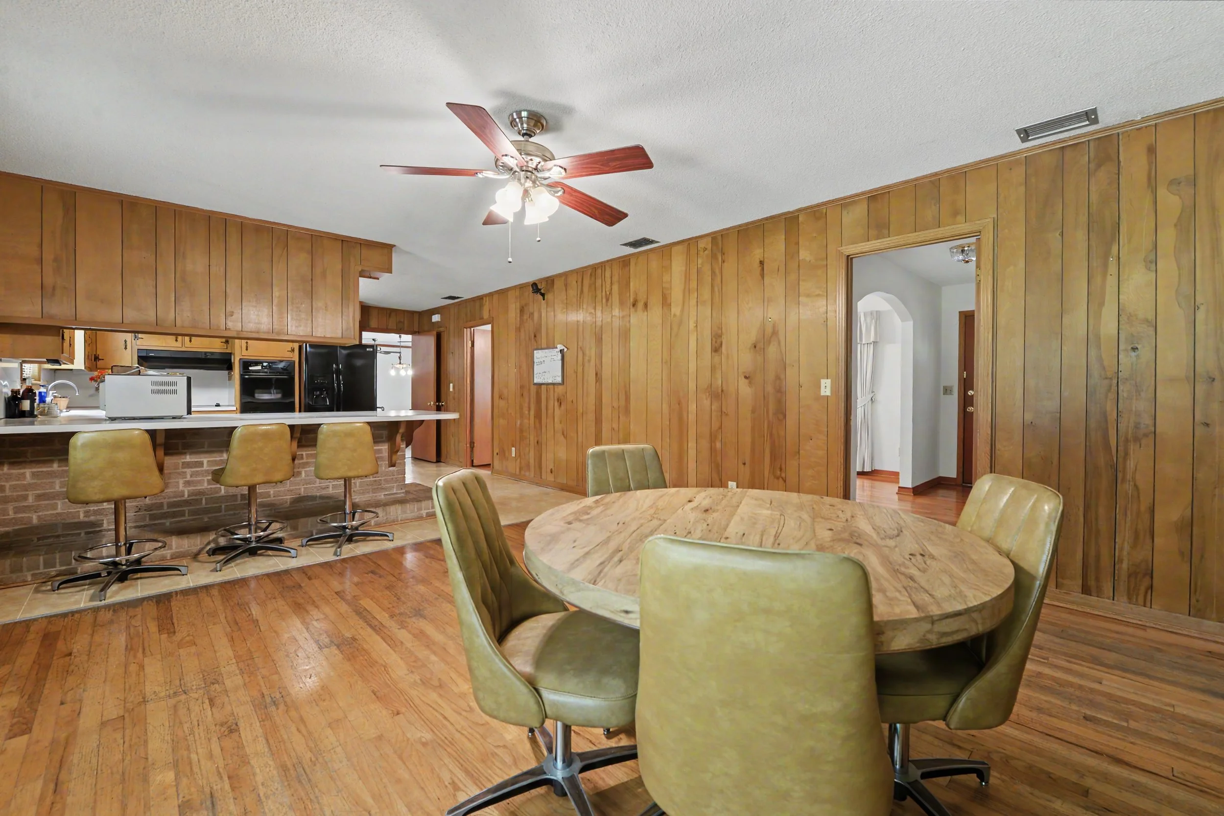 3 bedroom 2 and a half bathroom with 2200 sq ft and 1.2 acres inside Lucedale city limits large brick home located in george county mississippi with small apartment
