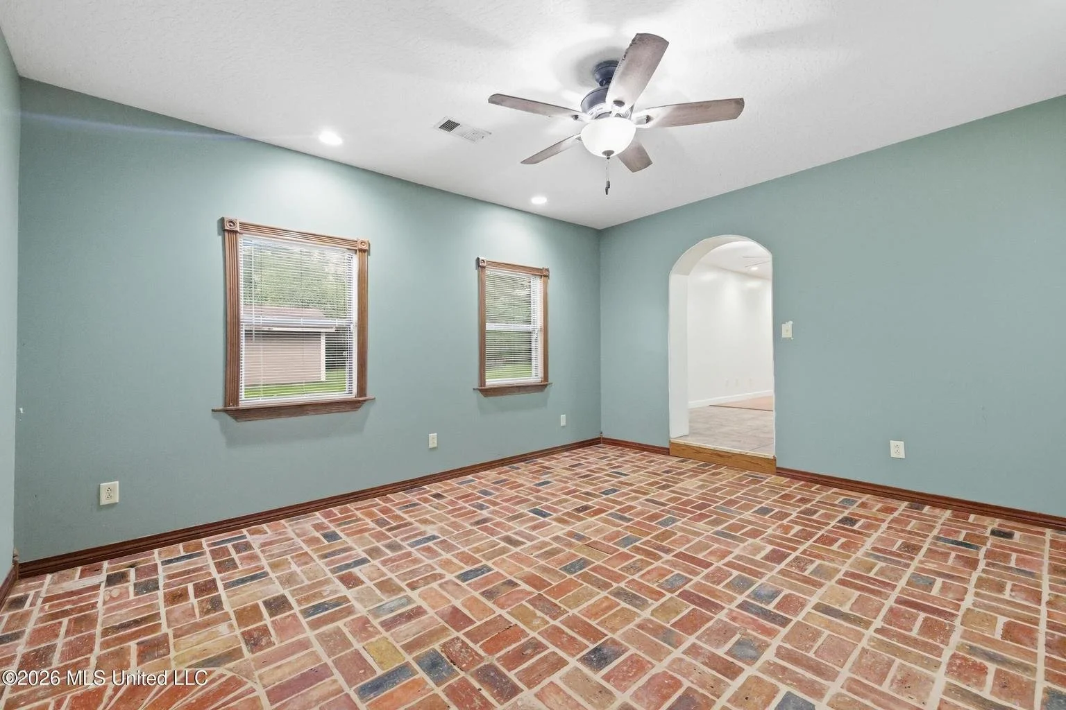 beautiful brick on with 4 bedrooms and 2 bathrooms with a lot of space and has 2.5 acres and a creek that runs behind the house located in george county mississippi and lucedale mississippi