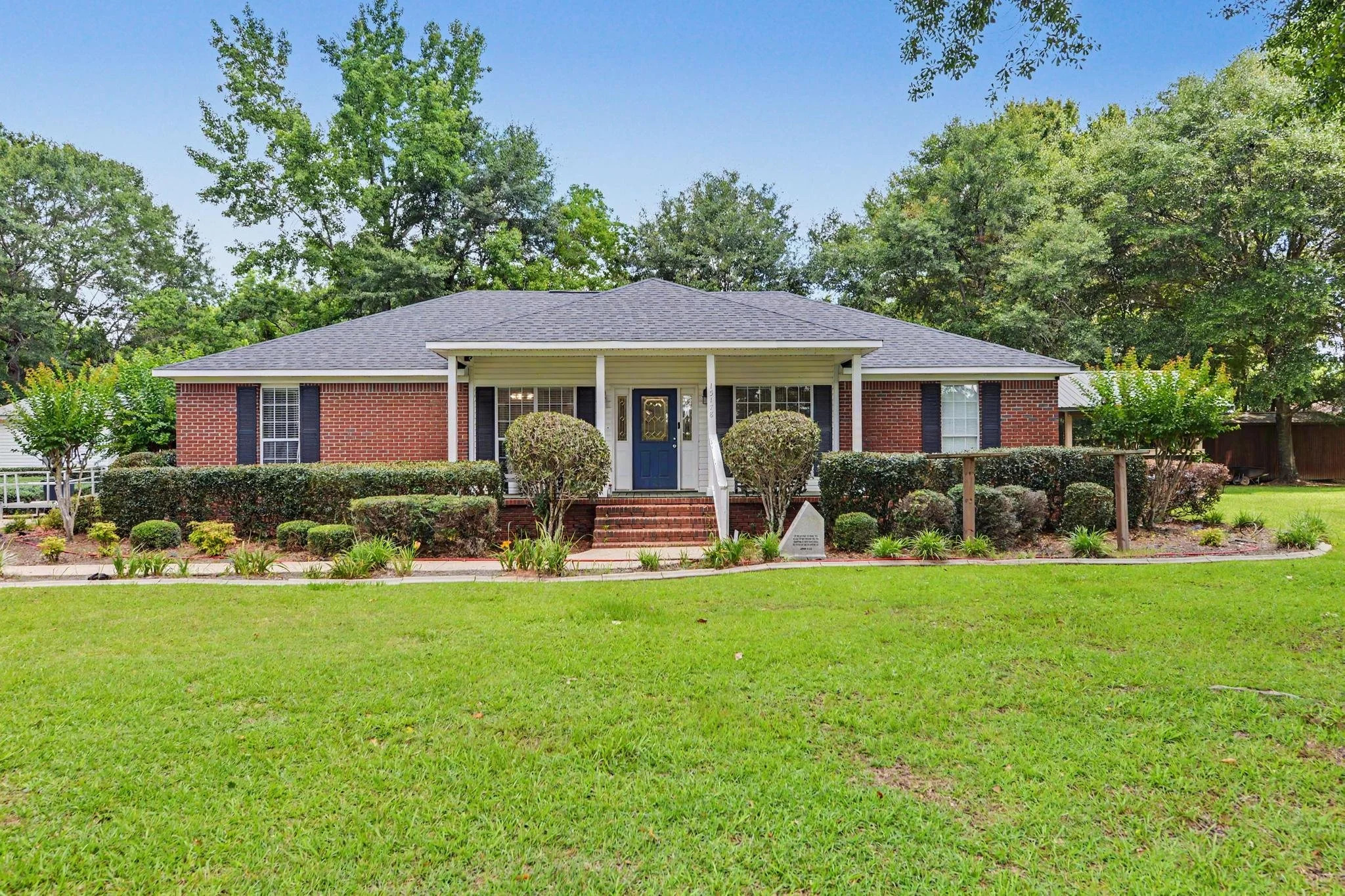 large spacious brick home located in lucedale mississippi located in george county mississippi with 3 bedrooms and 2 bathrooms with four bonus rooms and outdoor patio just outside lucedale city limits