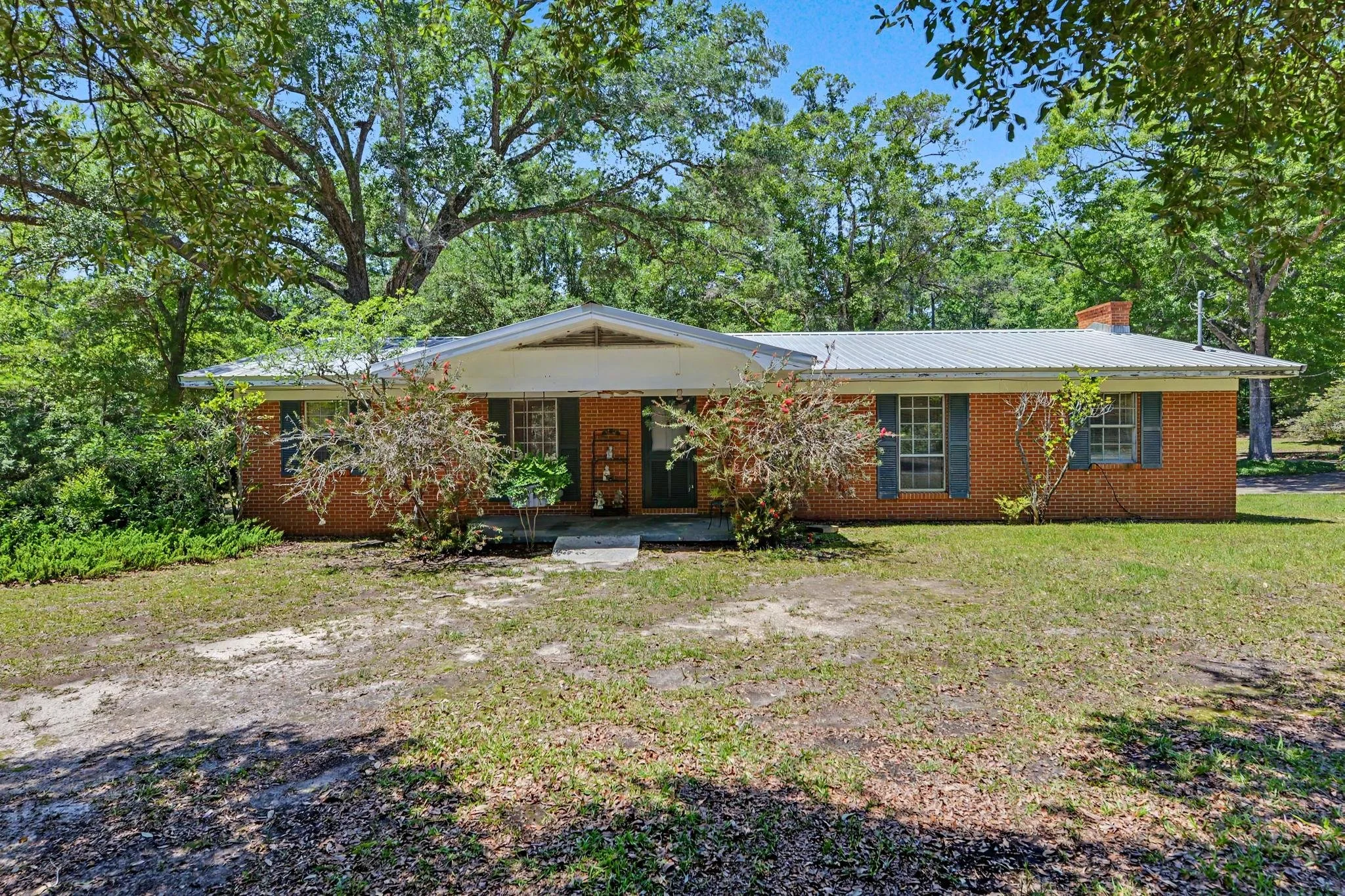 small brick home with 4 bedrooms and 2 baths on 5 acres in lucedale ms right outside Lucedale city limits located in george county mississippi