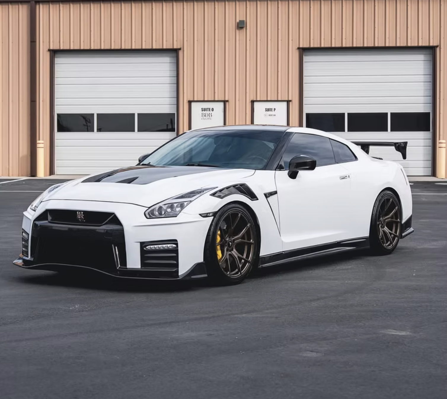 Perfect White, Nissan GTR