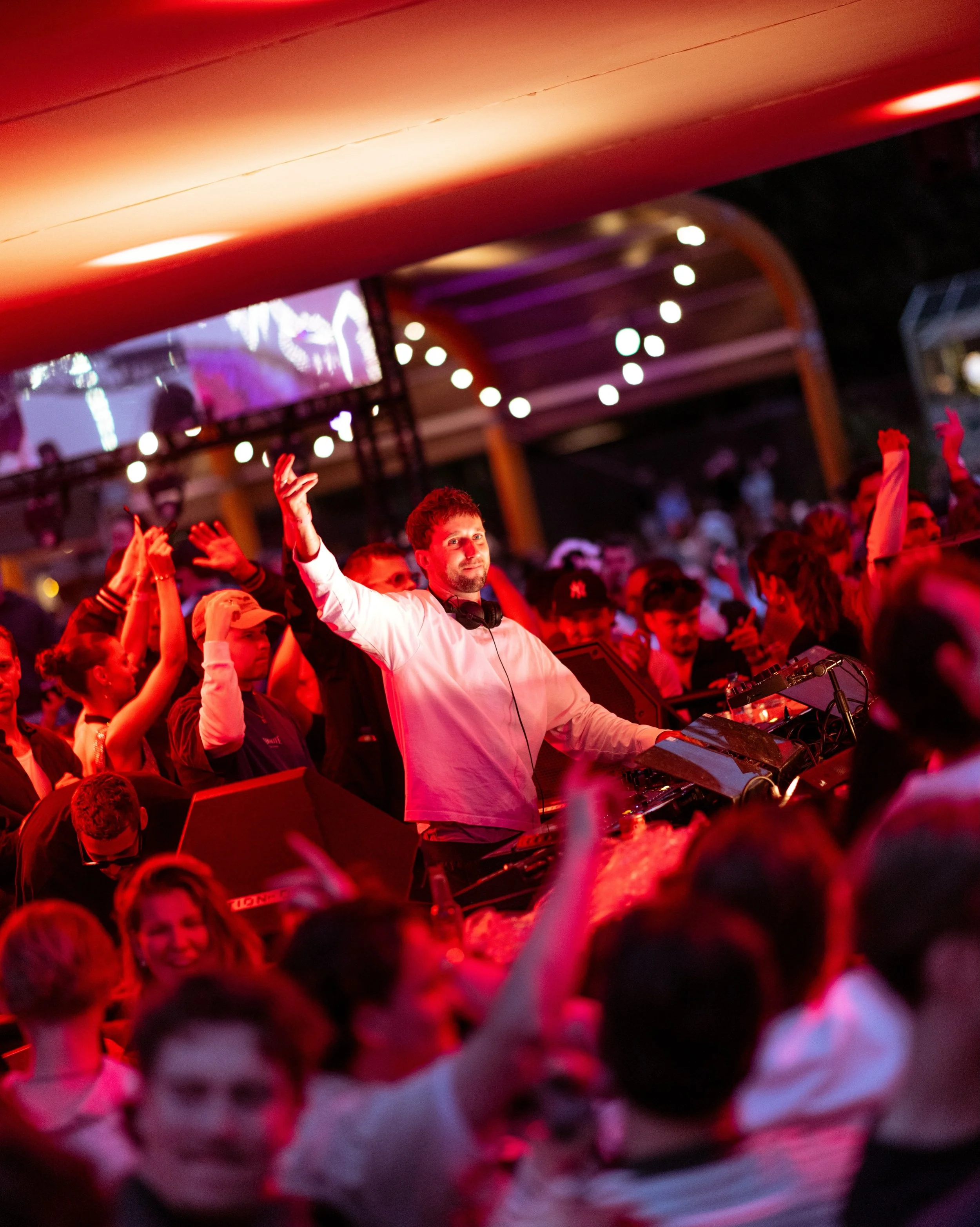 @jessemaasdj at @bontgenoten hosted by @club.hacienda 
&bull;
&bull;
&bull;
&bull;
&bull;
#festivalseason #festivalvideography #festivalphotography