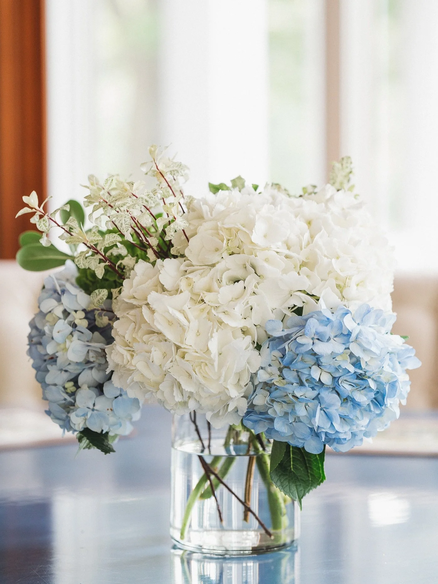 I received the most gorgeous blooms and treats from my CSA,  @coastal_home_garden and yes I promptly ate the raspberry bar 😋

#coastalhomegarden #csa #lloydharbor #longisland #erinrechlerphotography