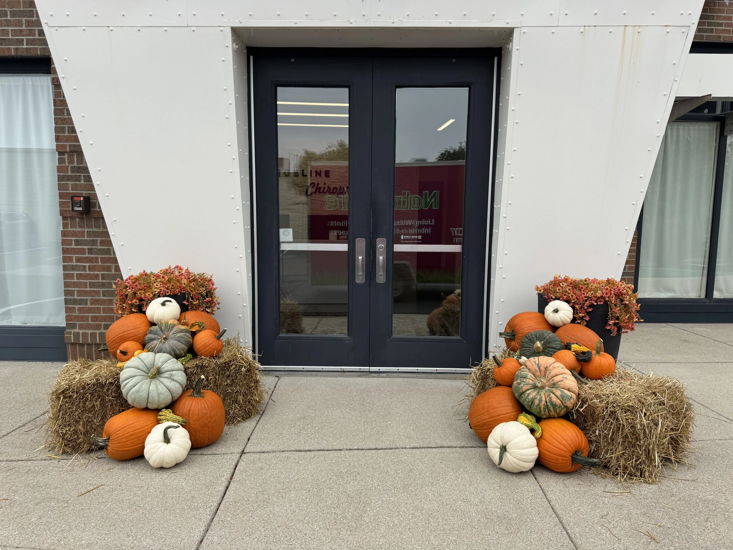 ClassicPumpkins_2Hay.jpeg
