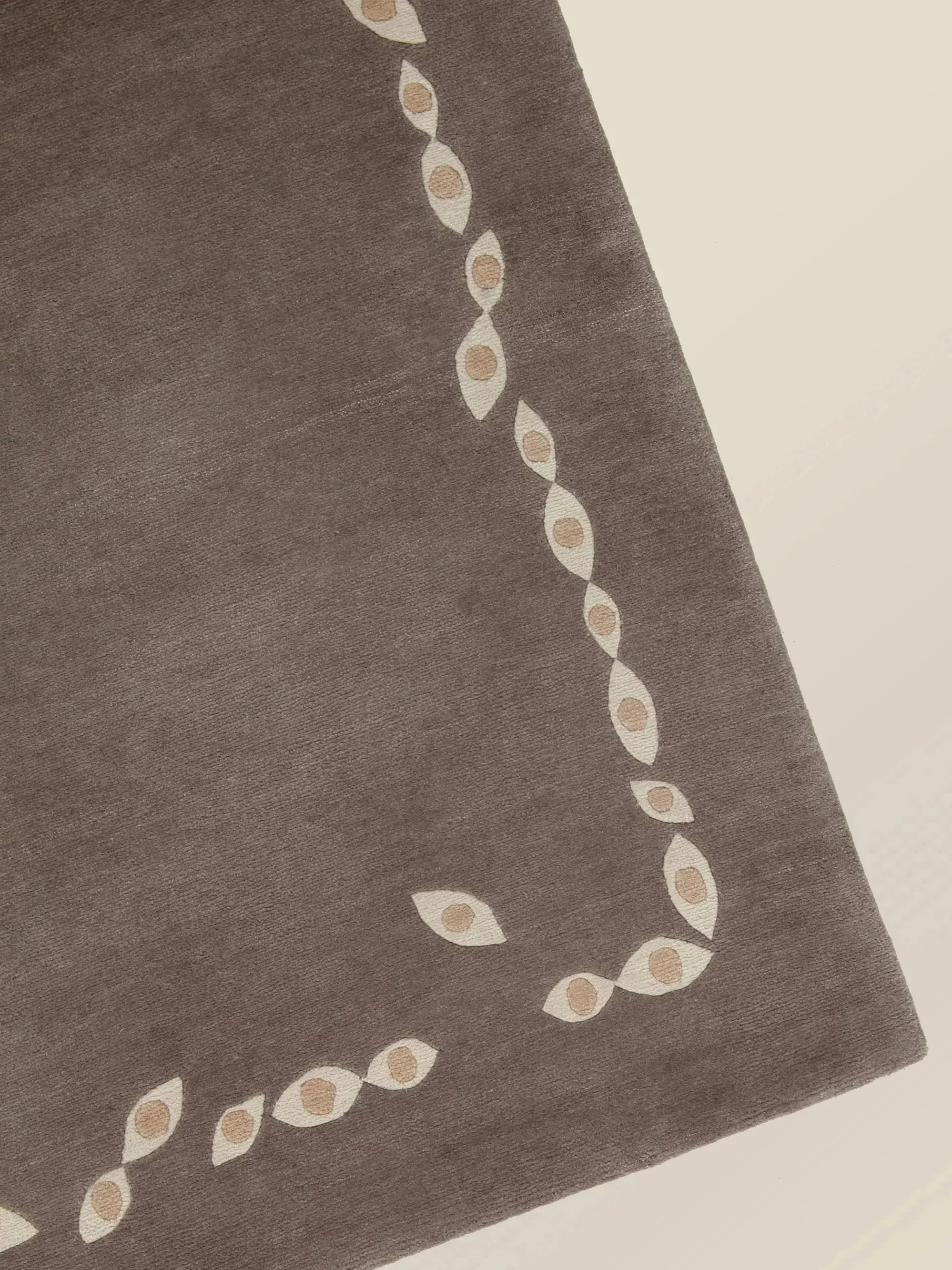 1 / 4  -  Eden Border Motif