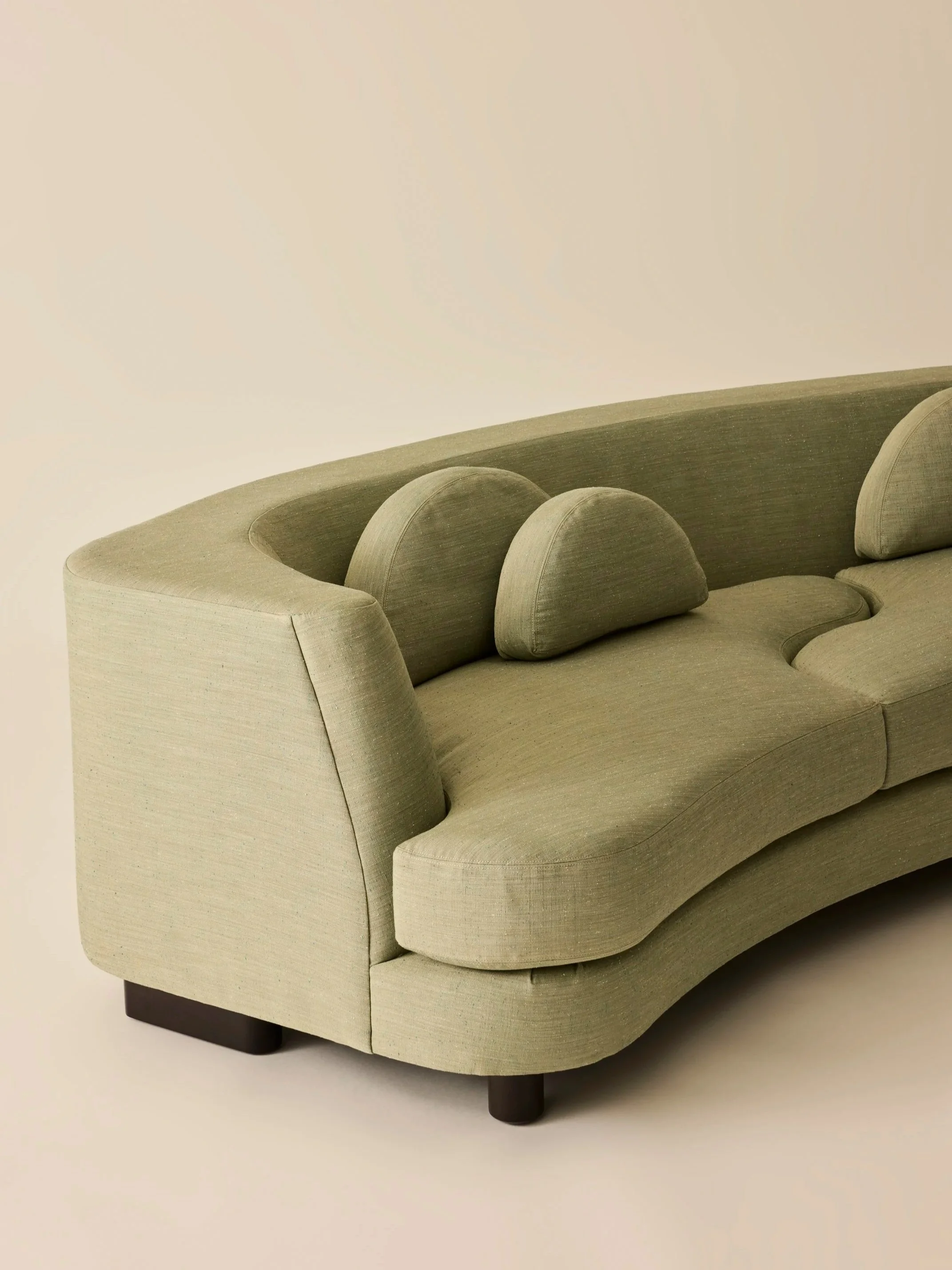 2 / 5  -  Detail Hornbake Sofa
