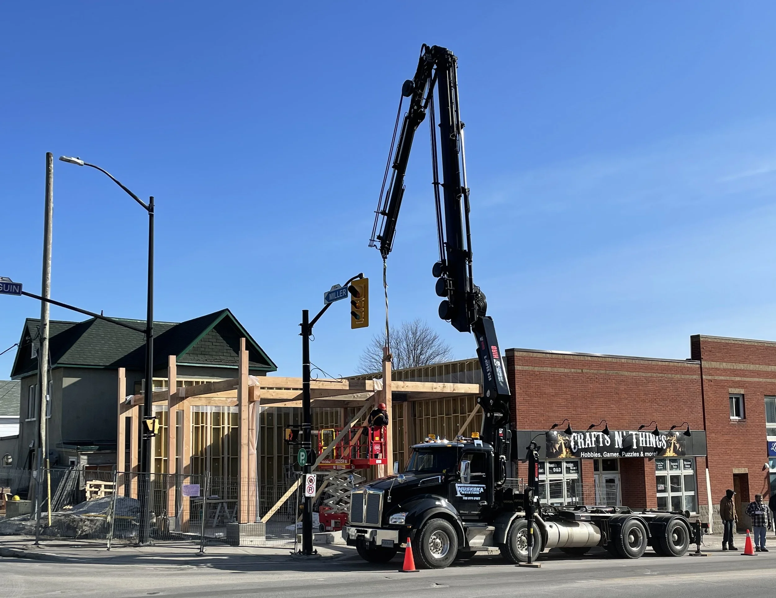 Muskoka Hoisting in Town.jpg