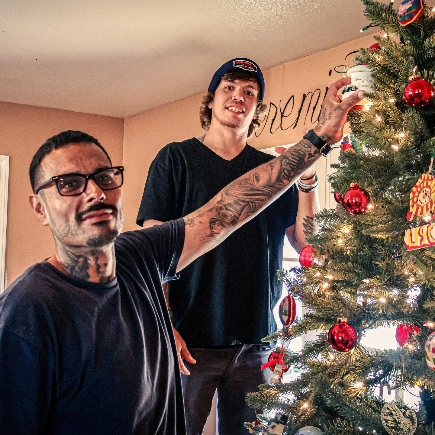 It&rsquo;s beginning to look a lot like Christmas! Yesterday the ranchers got busy with the tree decorating! 🎄🎅

#theriversedgeranch #secondchances #faith #hardwork #sobriety