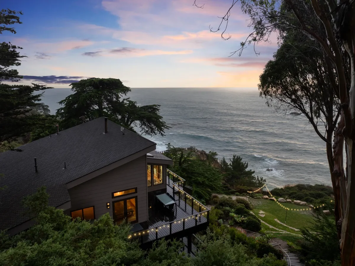 exterior side house.webp