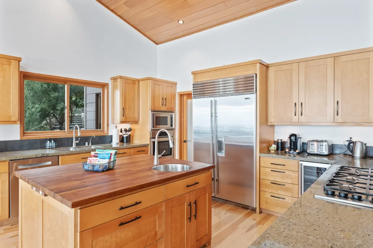 Kitchen island 2.webp