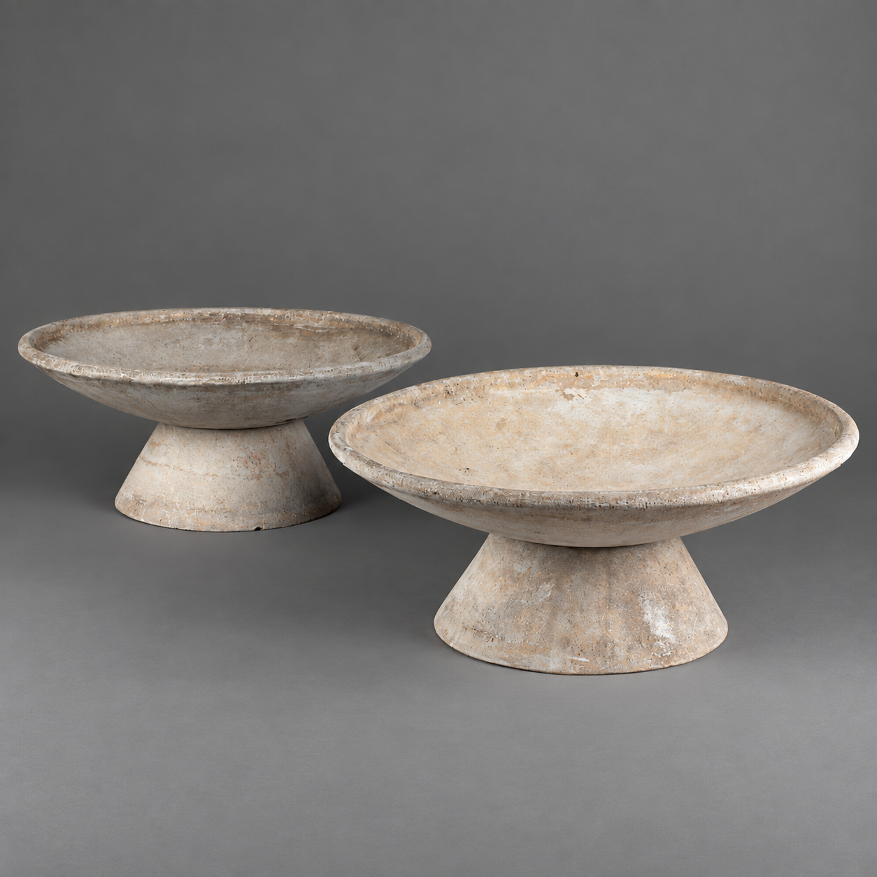 Att Willy Guhl for Eternit, pair of “Soucoupe” planters, model/size 97, Switzerland, c. 1960s